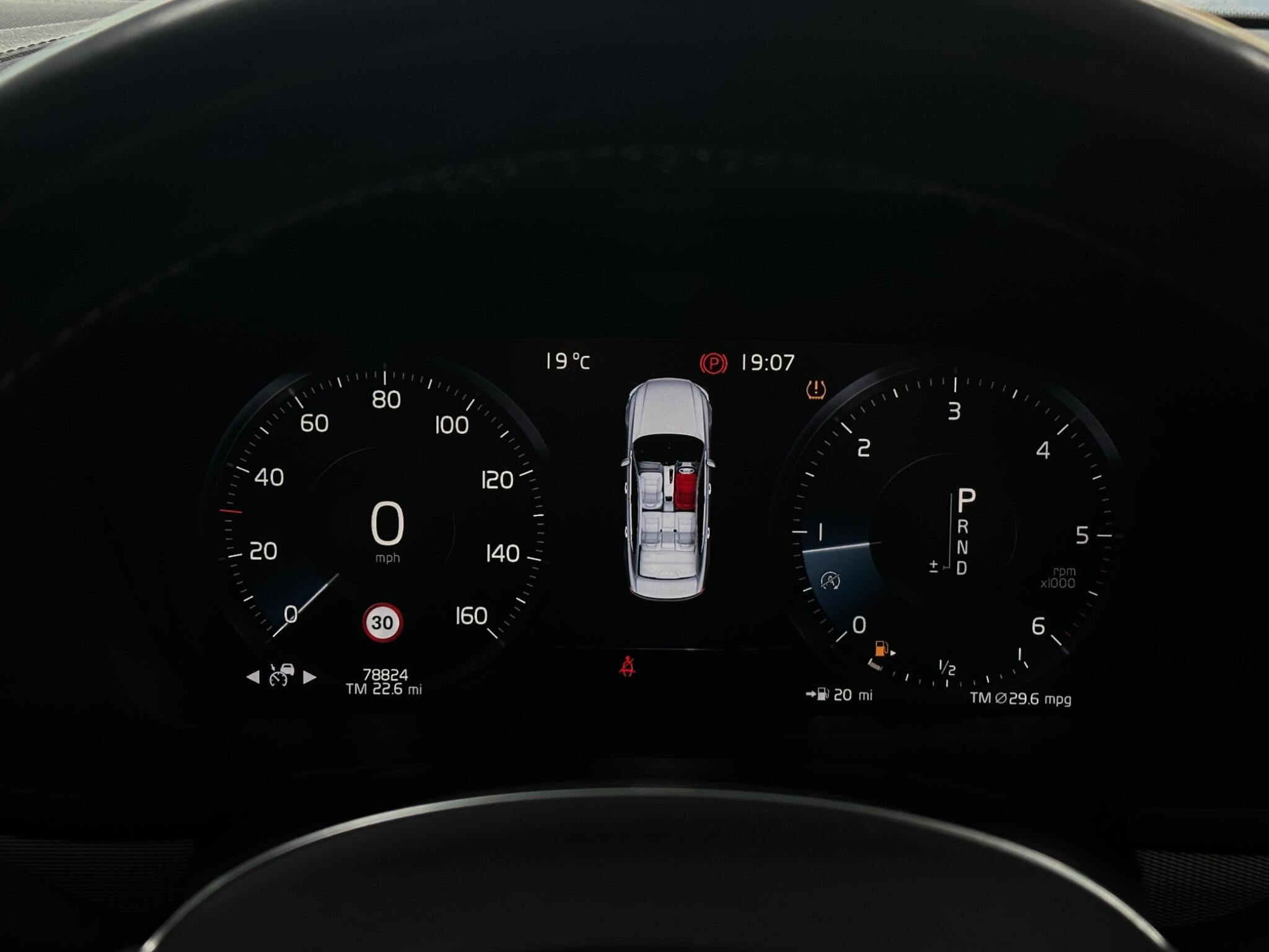 Volvo S90 view 26