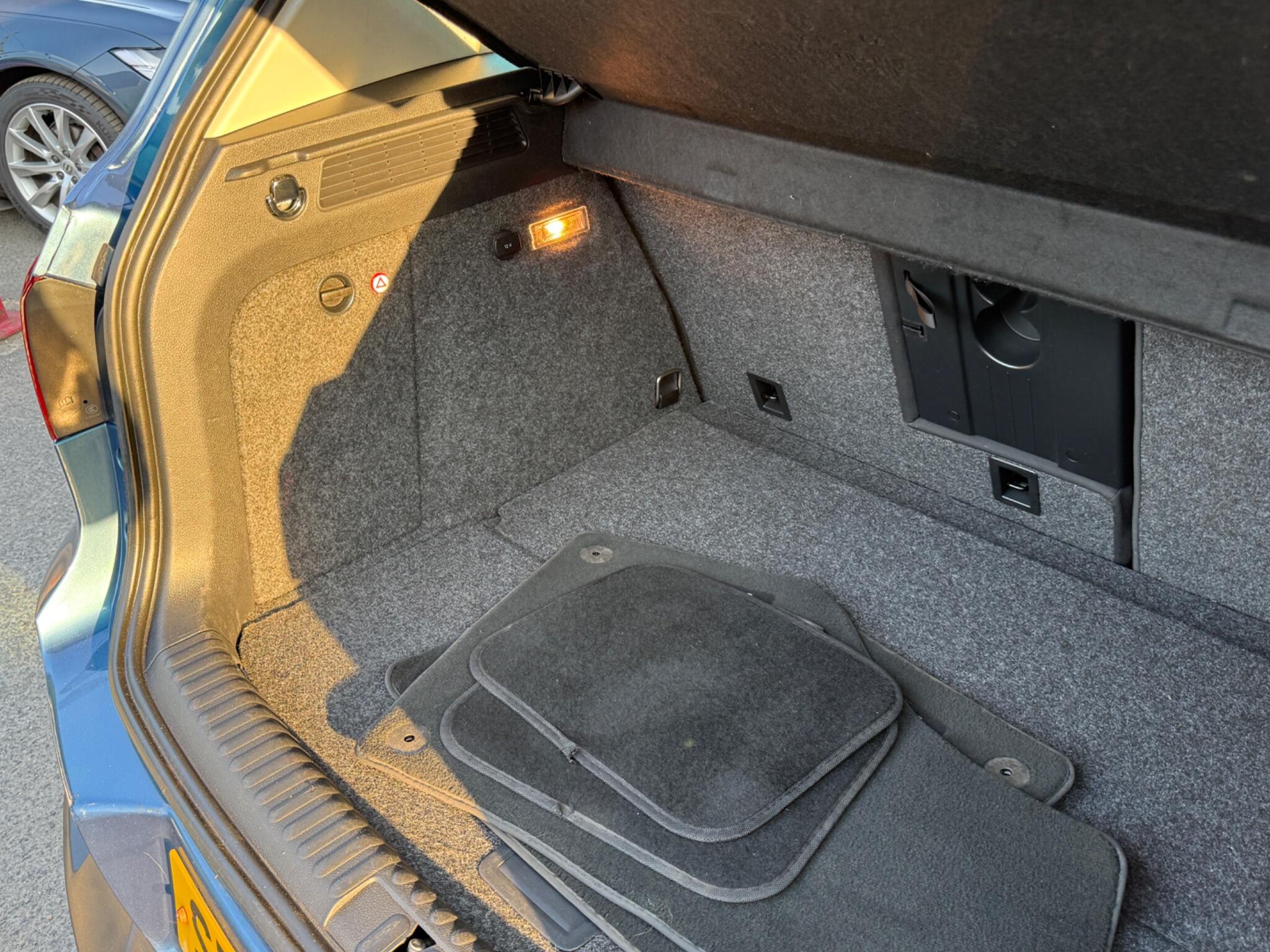 Volkswagen Tiguan - Image 48
