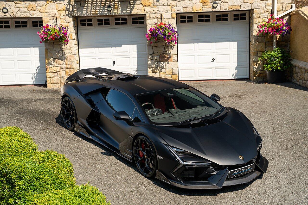 Lamborghini Revuelto view 98