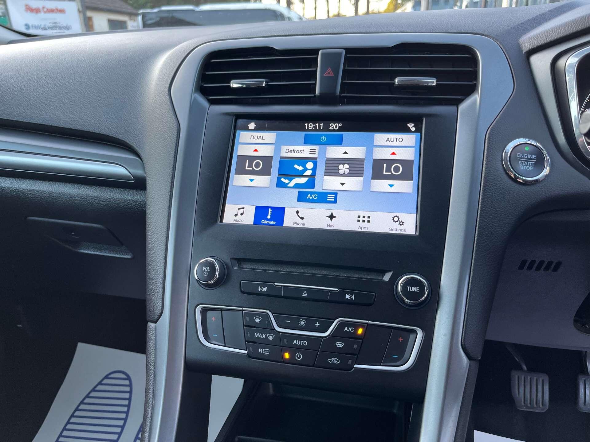 Ford Mondeo view 42