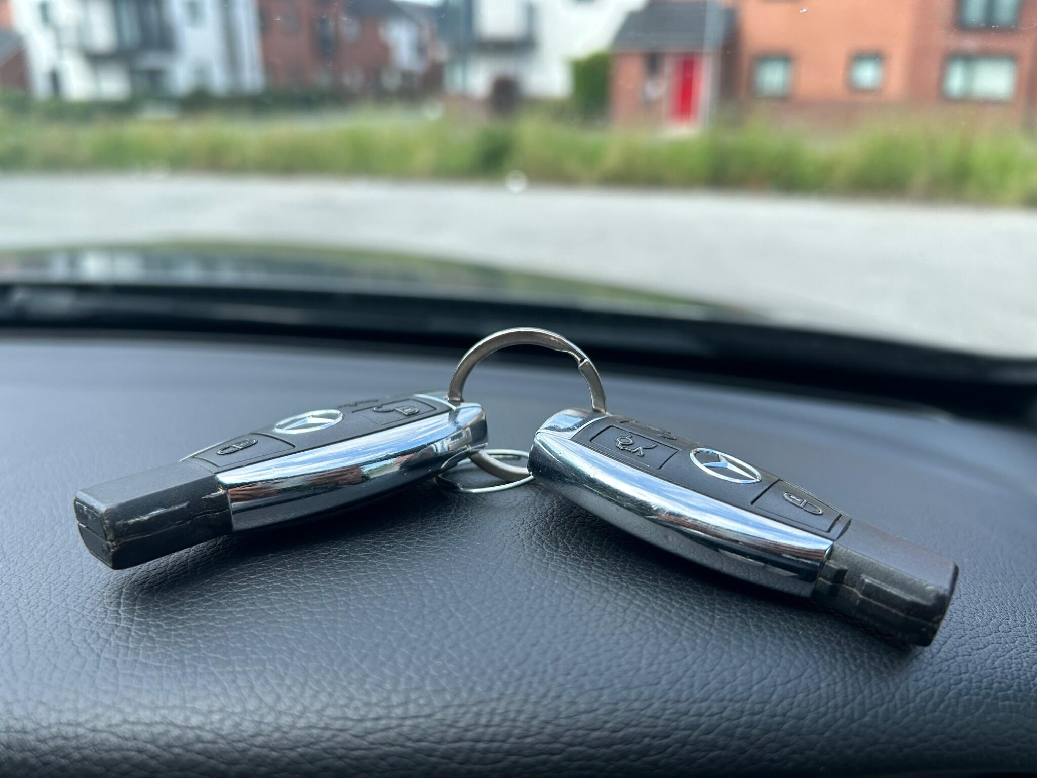 Mercedes-Benz C-Class view 35