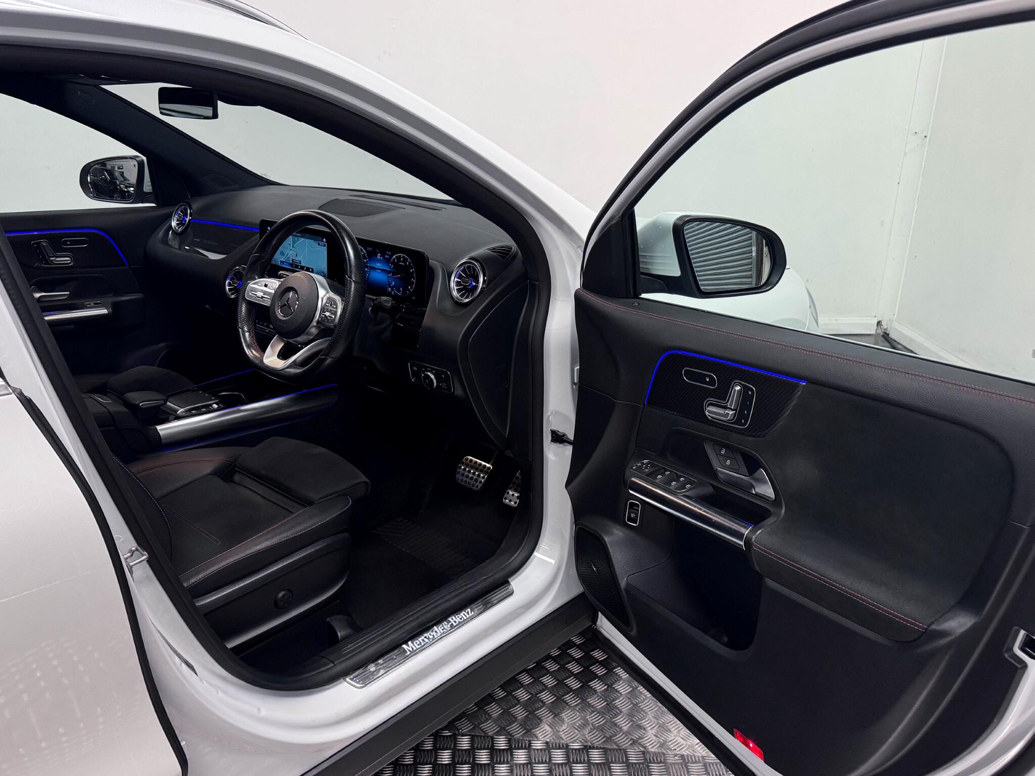 Mercedes-Benz Gla view 18