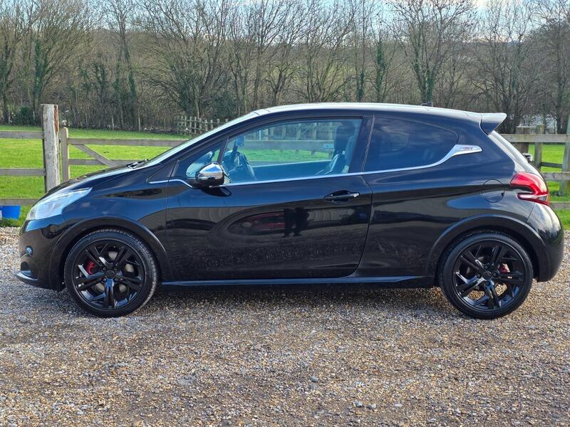 2016 Peugeot 208 image 10