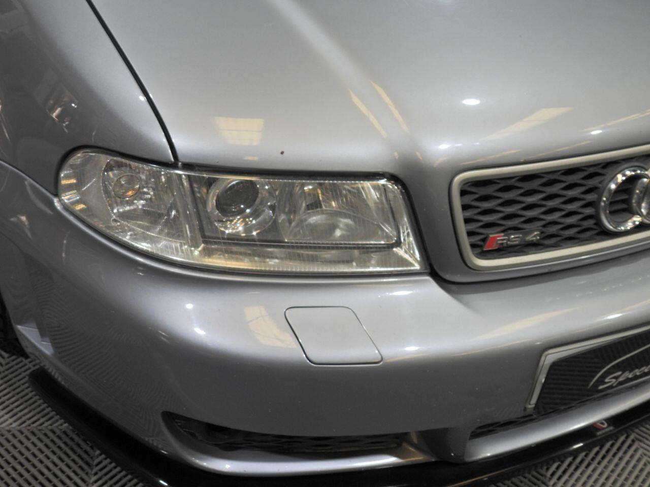 Audi RS4 view 10