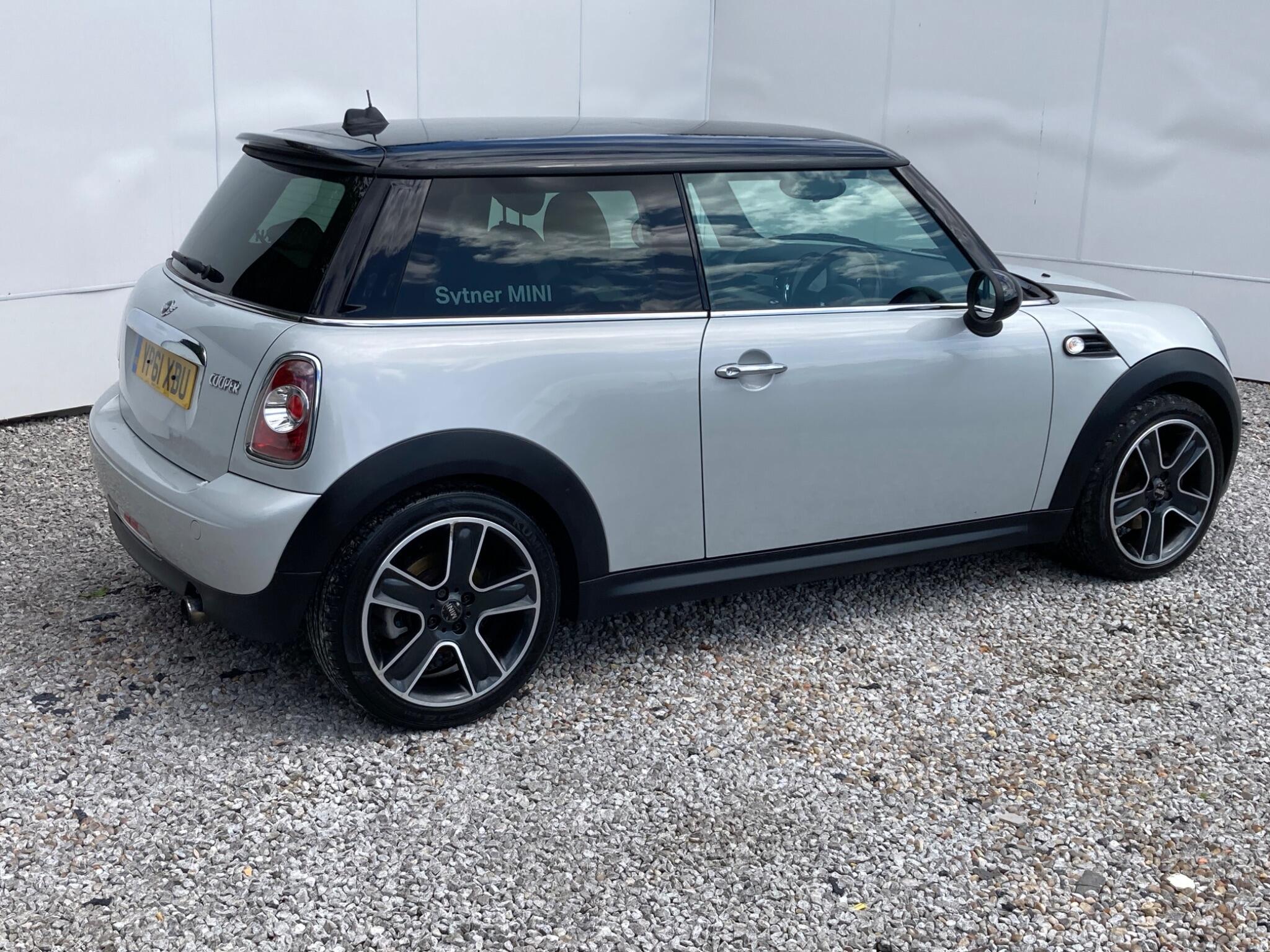 2011 MINI Hatch image 6