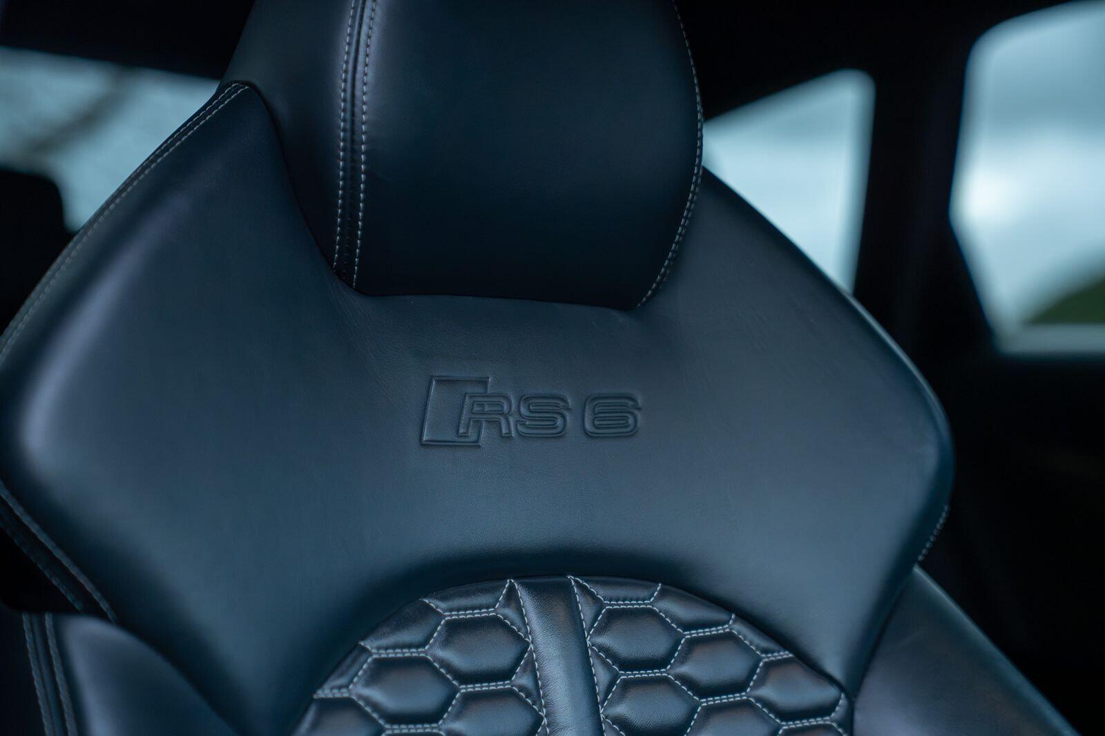 Audi RS6 Avant view 24
