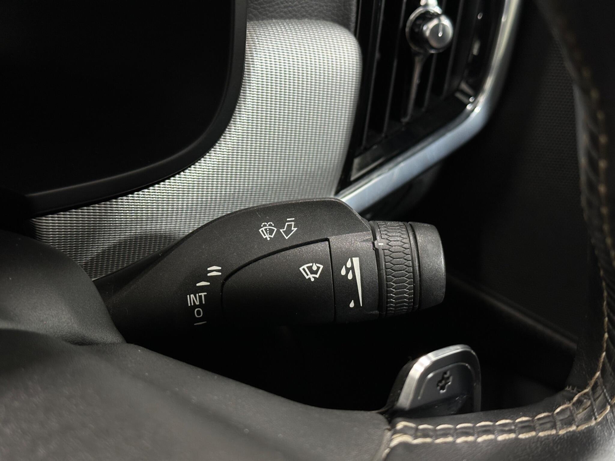 Volvo S90 view 17