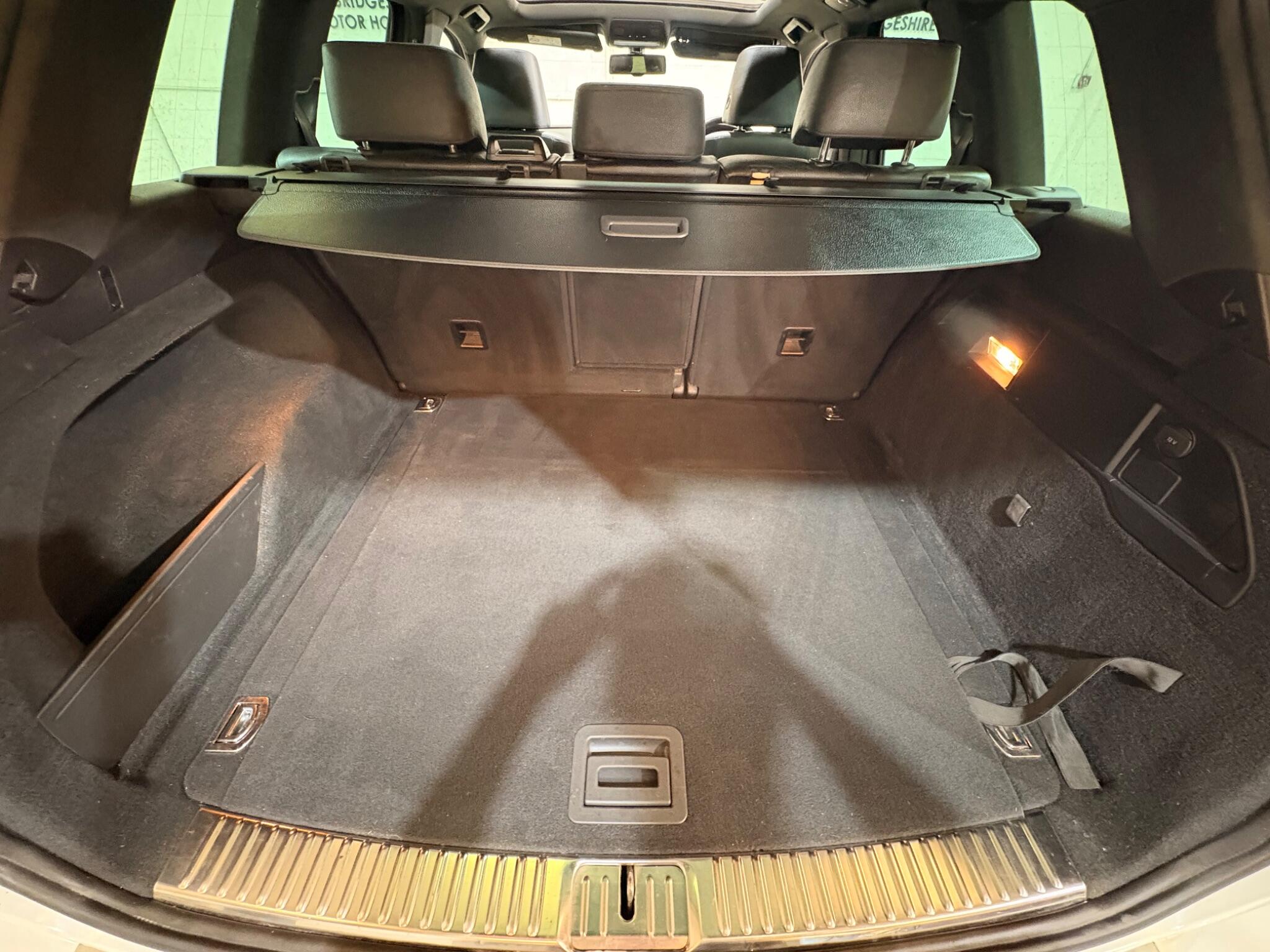 Volkswagen Touareg view 52