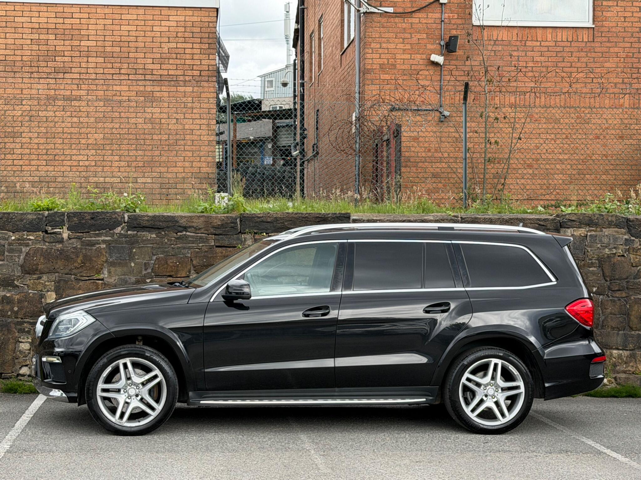 Mercedes-Benz GL view 4