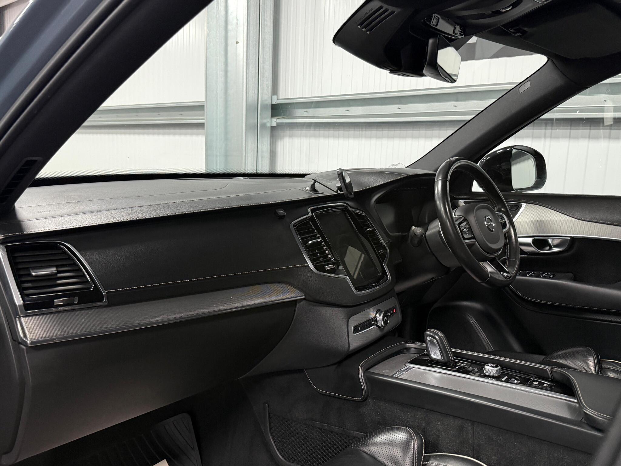 Volvo XC90 view 17