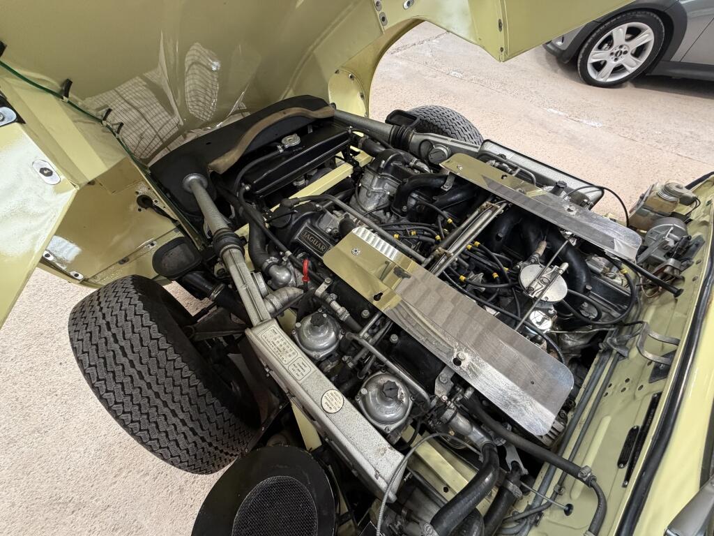 Jaguar E-Type view 15