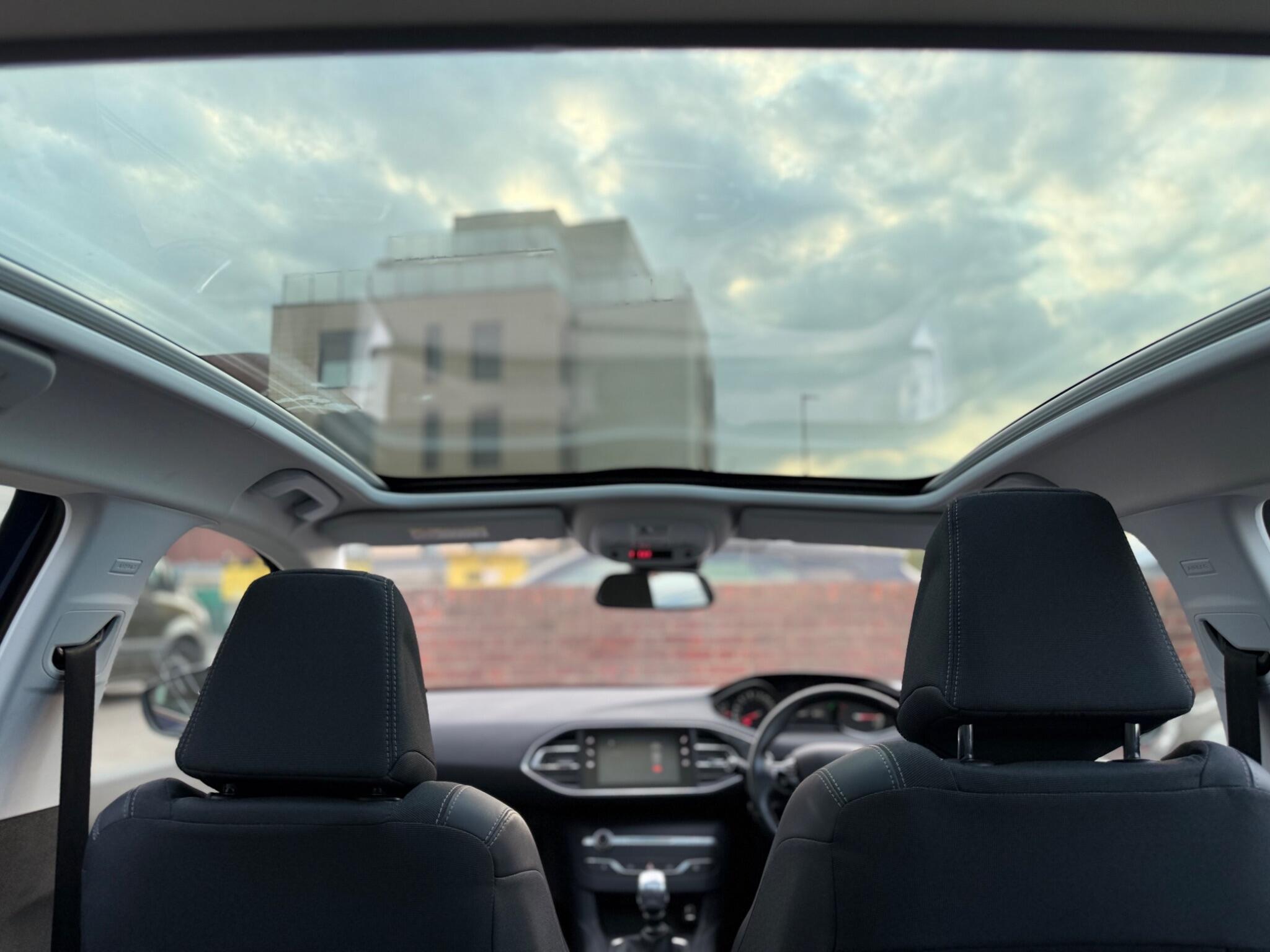 Peugeot 308 view 14