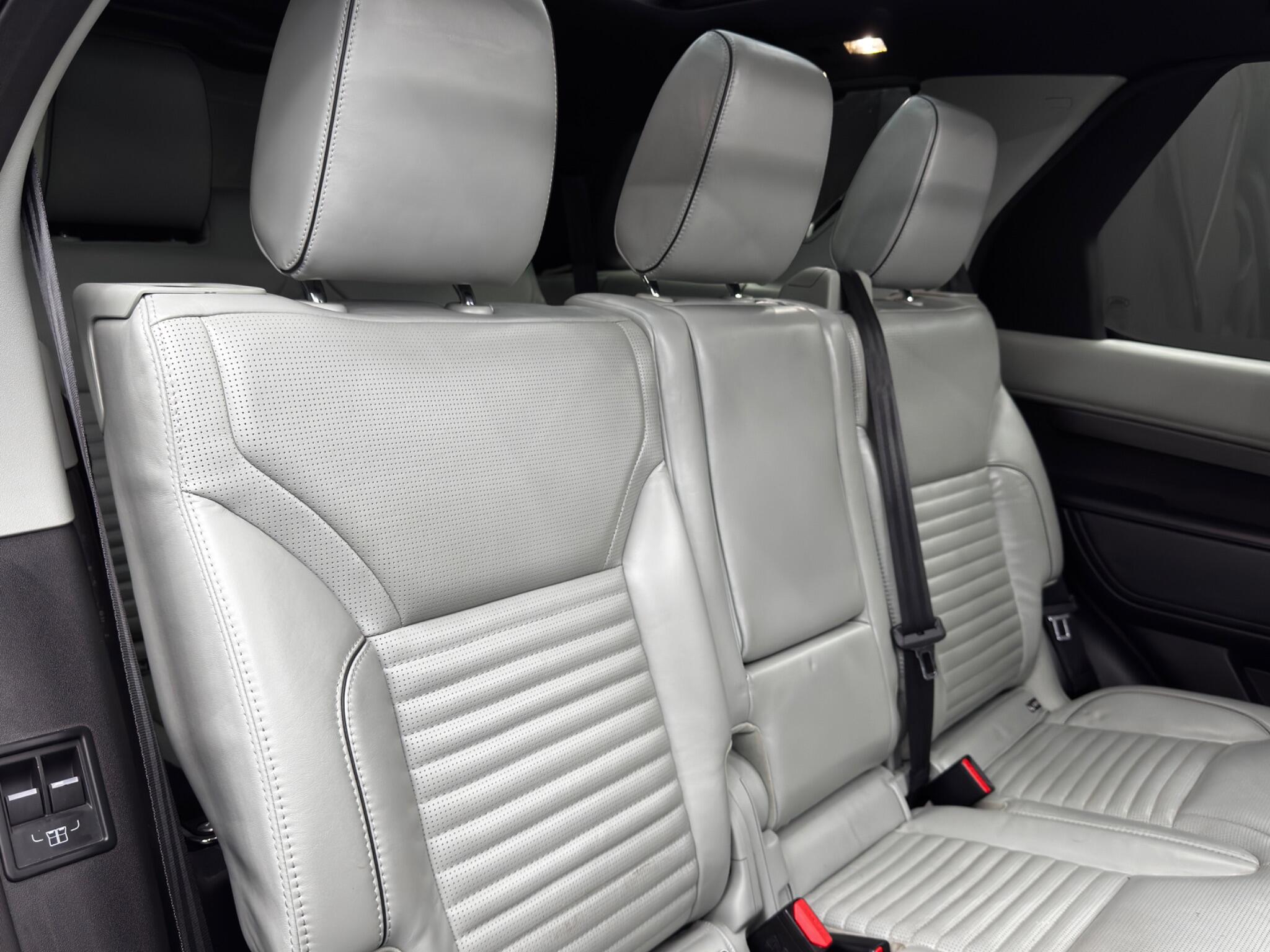 Land Rover Discovery view 15