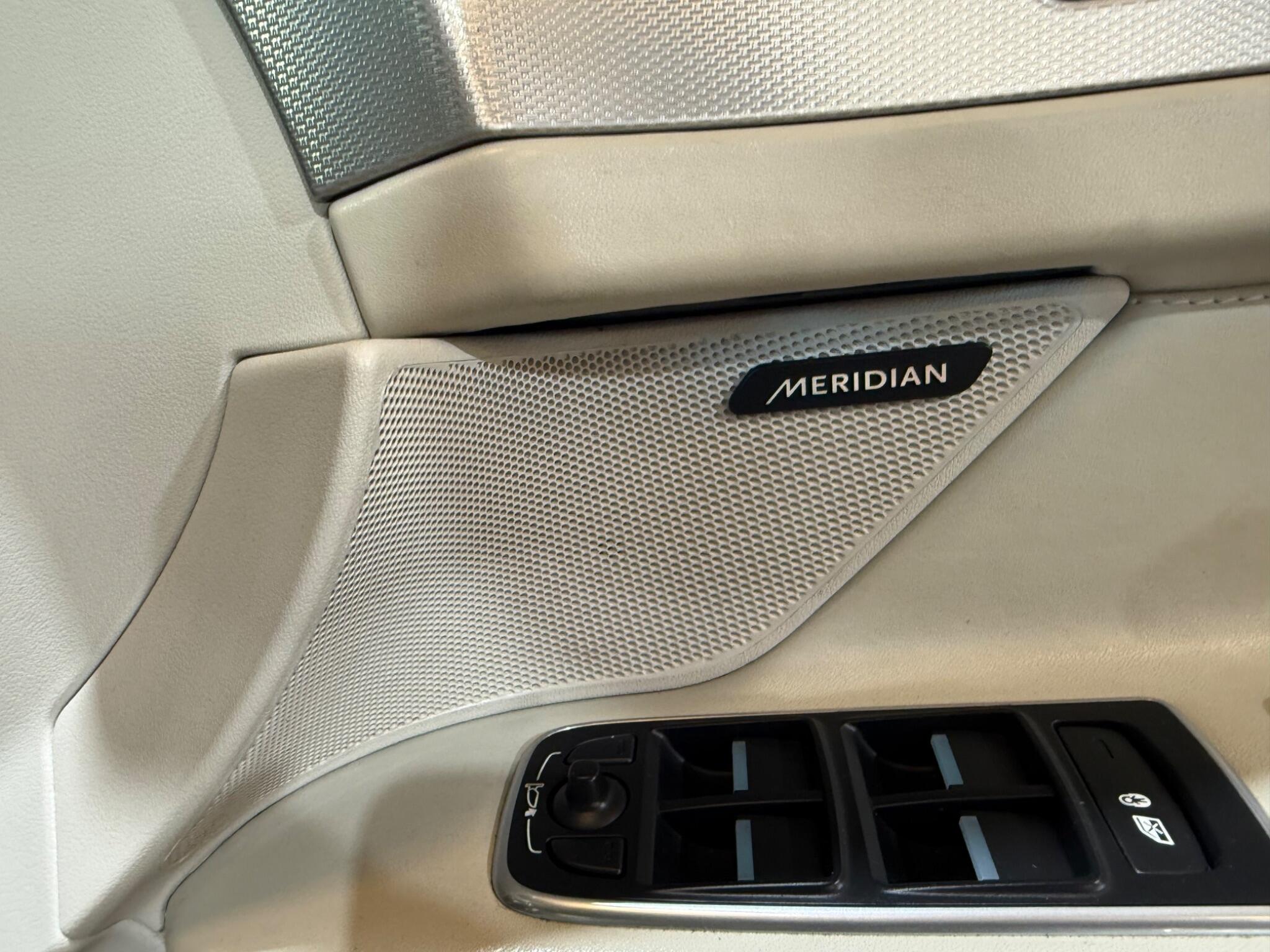 Jaguar XF view 35