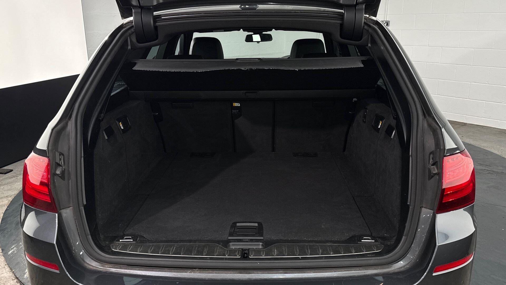 BMW 5 Series view 13