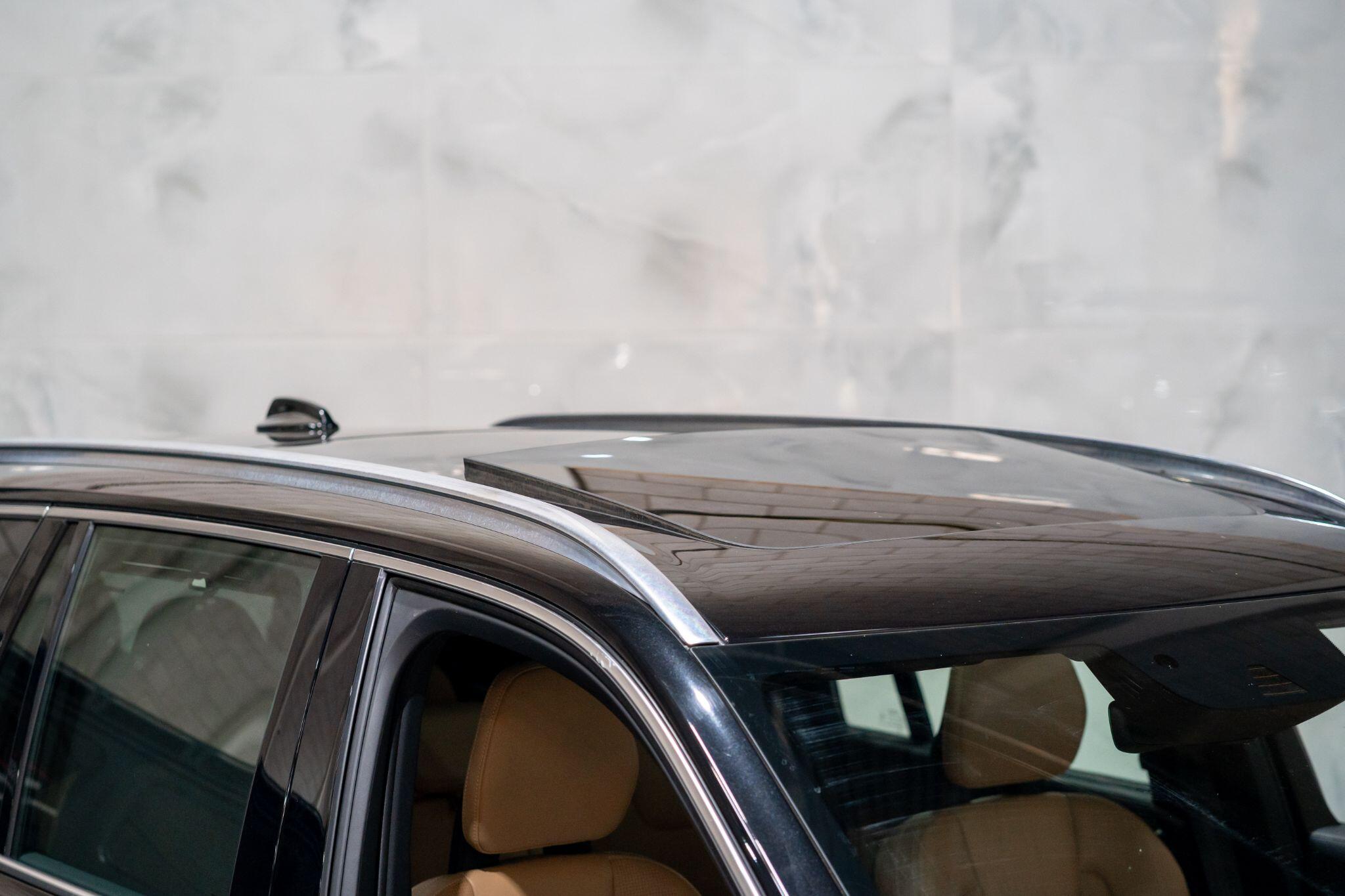 Volvo XC90 view 2