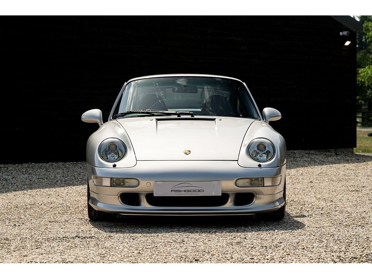 Porsche 911 view 4