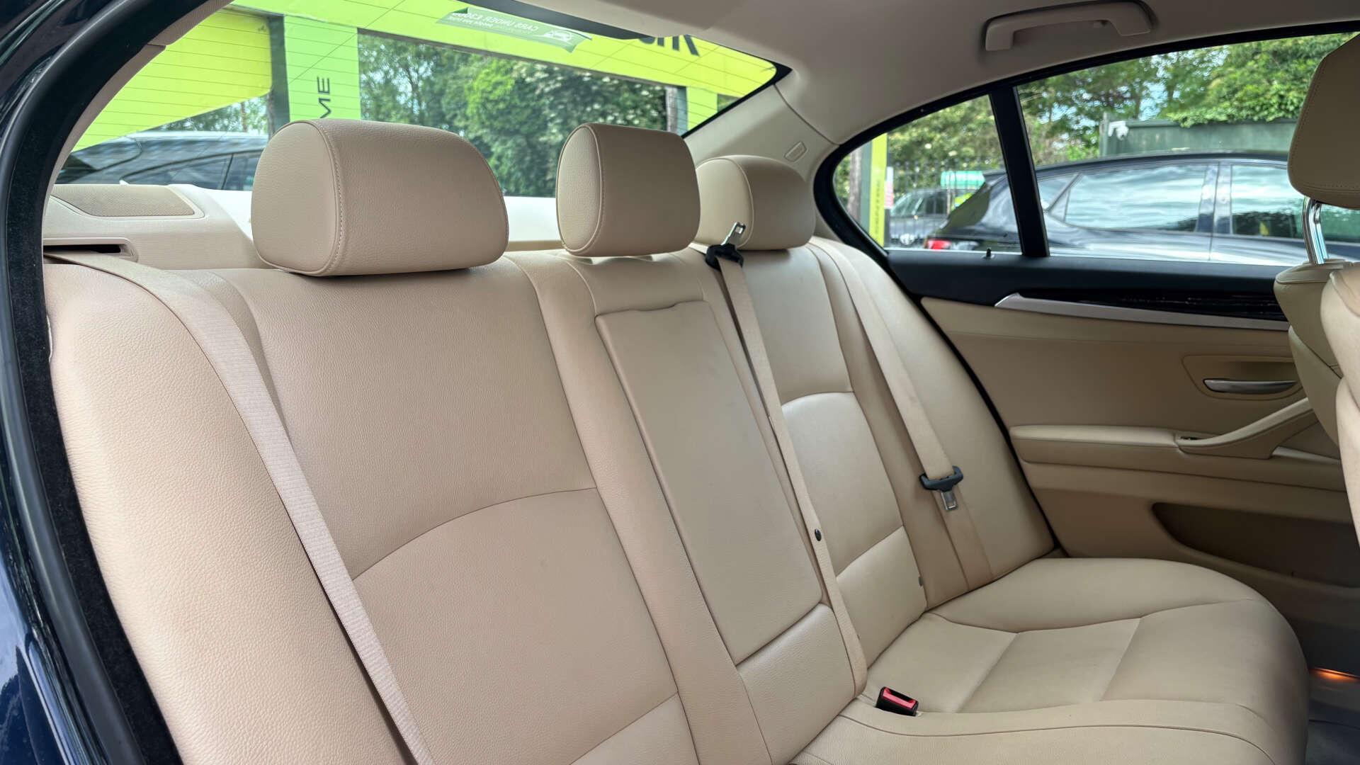 BMW 5 Series view 10