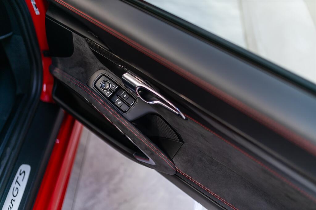 Porsche Cayman view 17