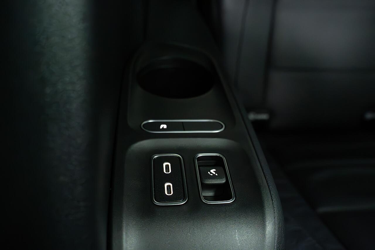 Mercedes-Benz GLS view 28