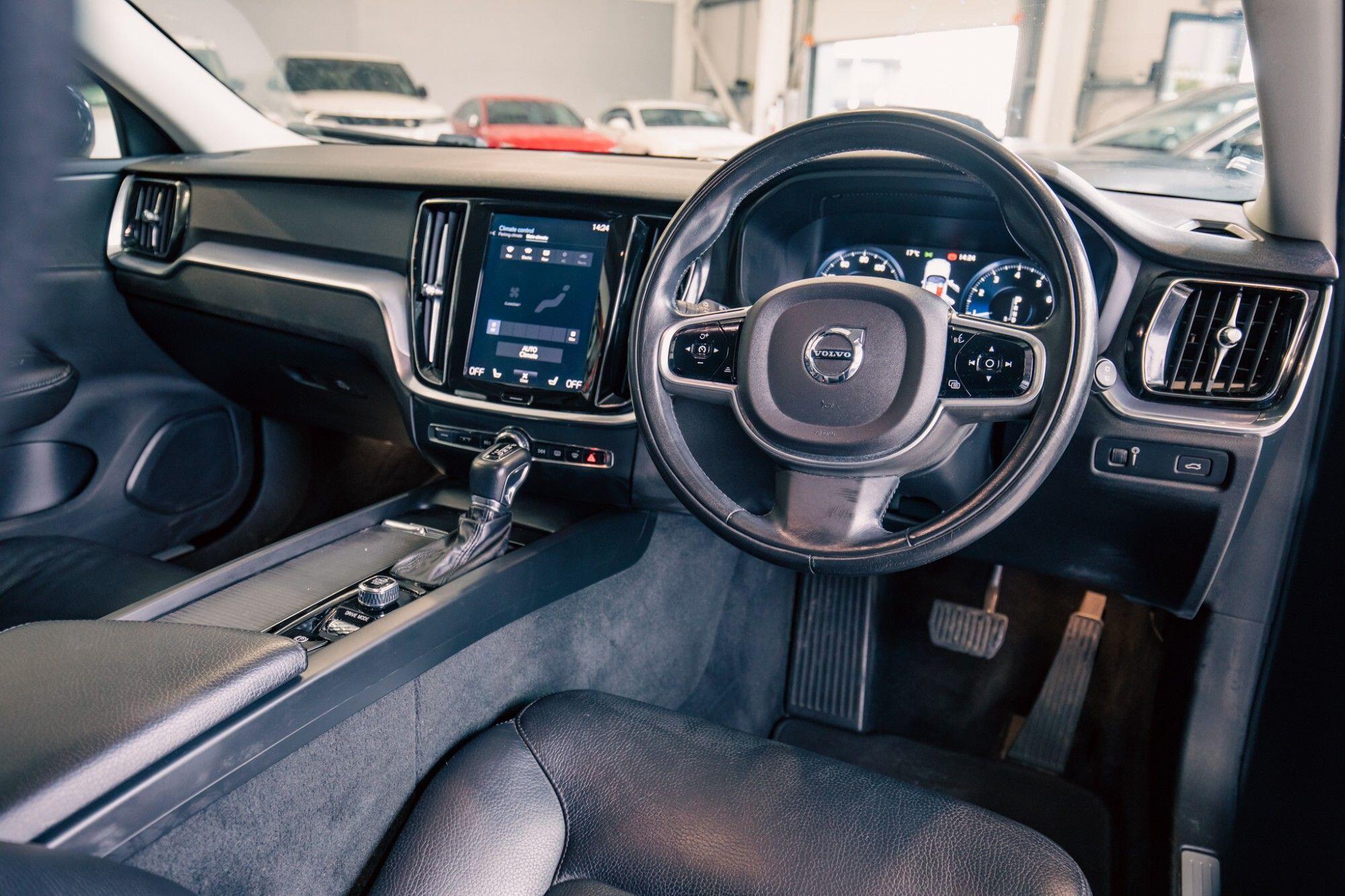 Volvo V60 view 2