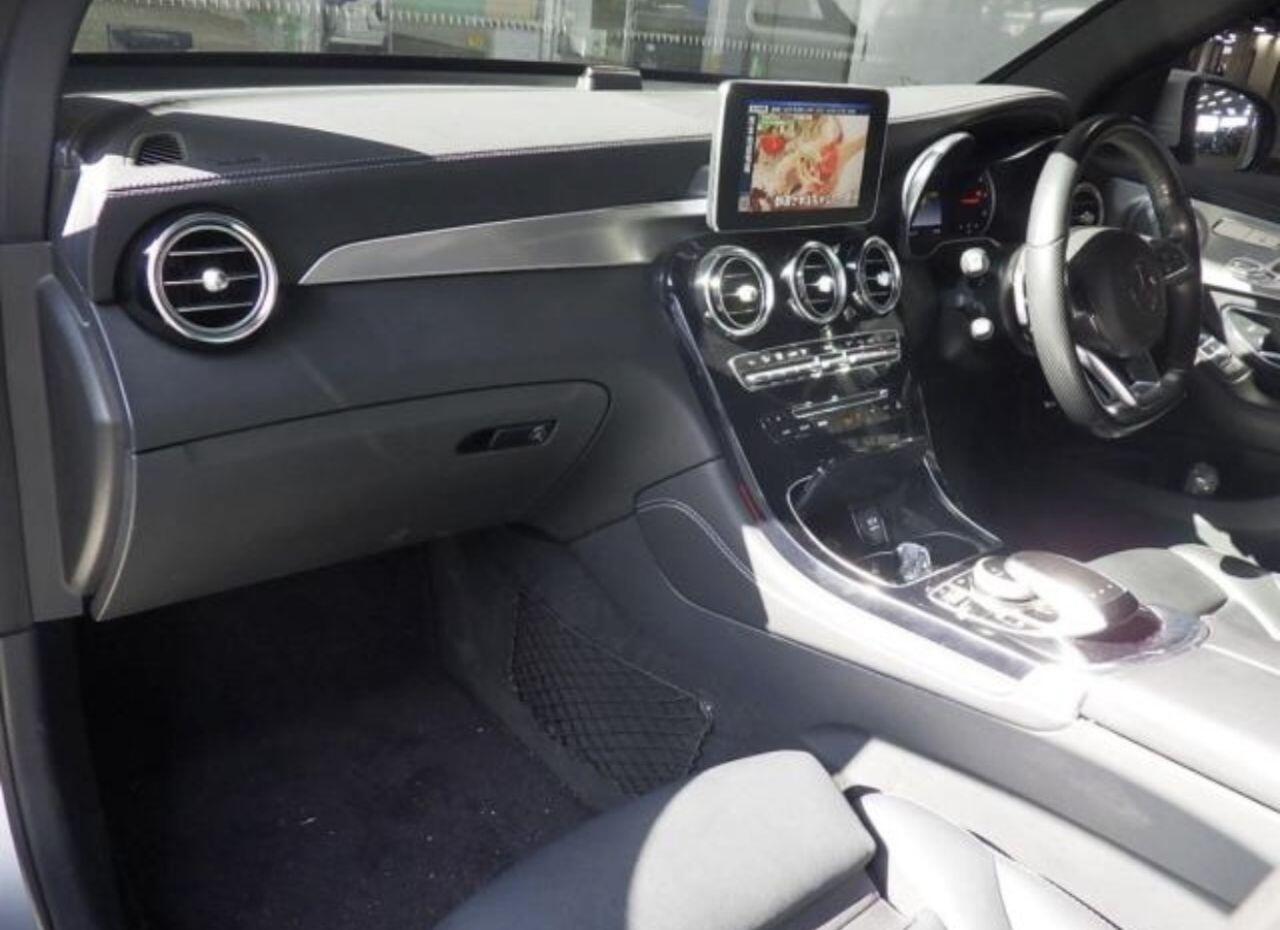Mercedes-Benz GLC view 3