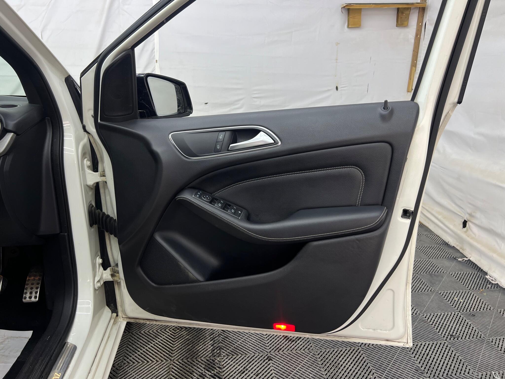 Mercedes-Benz B Class view 26