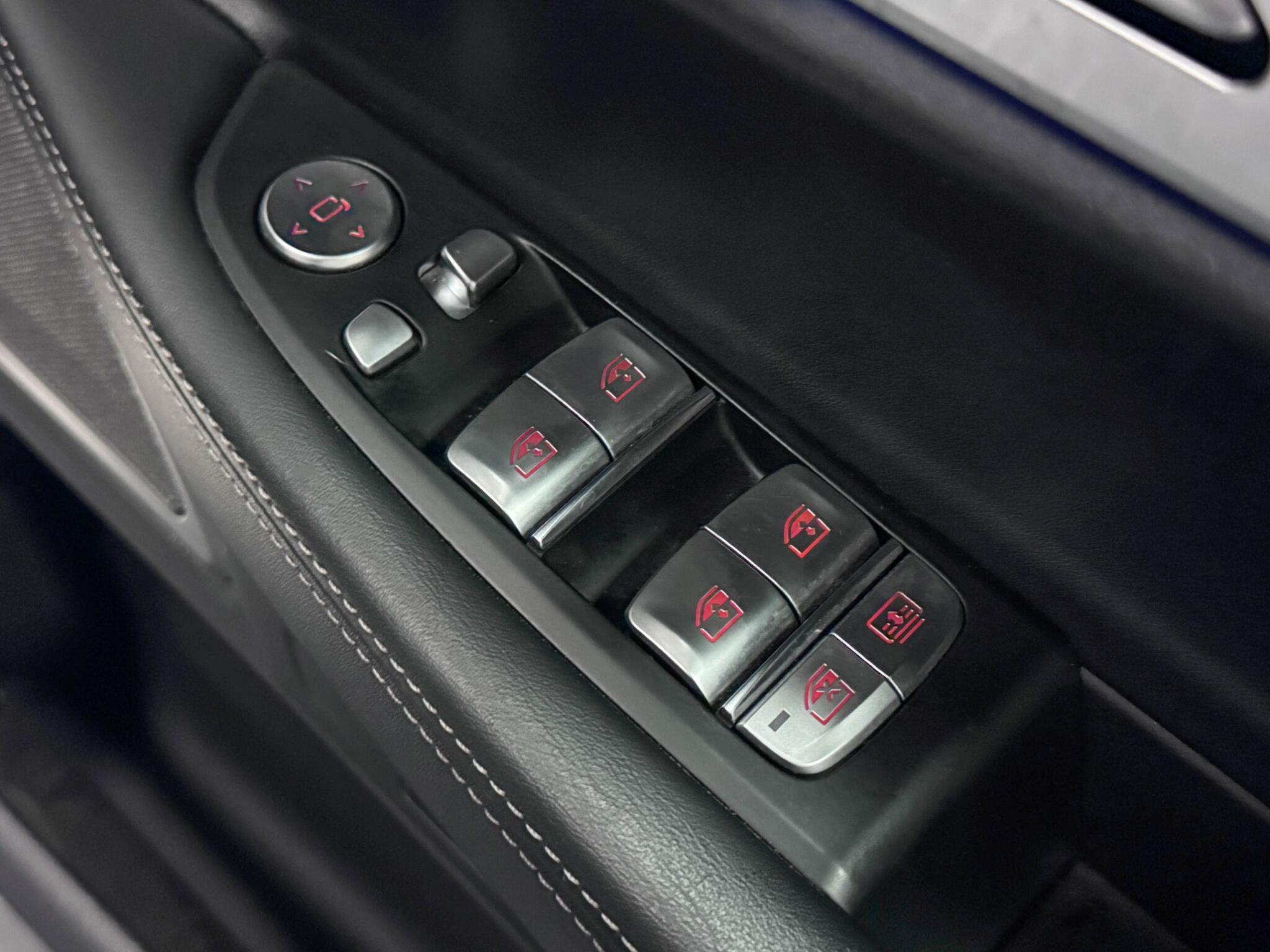 BMW 7 Series view 17
