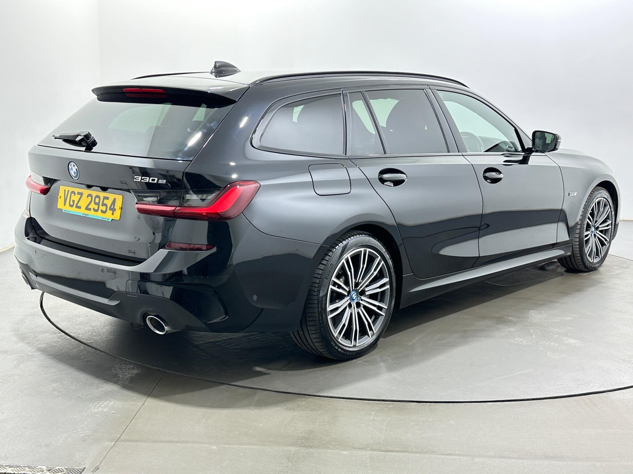 BMW 3 Series view 8