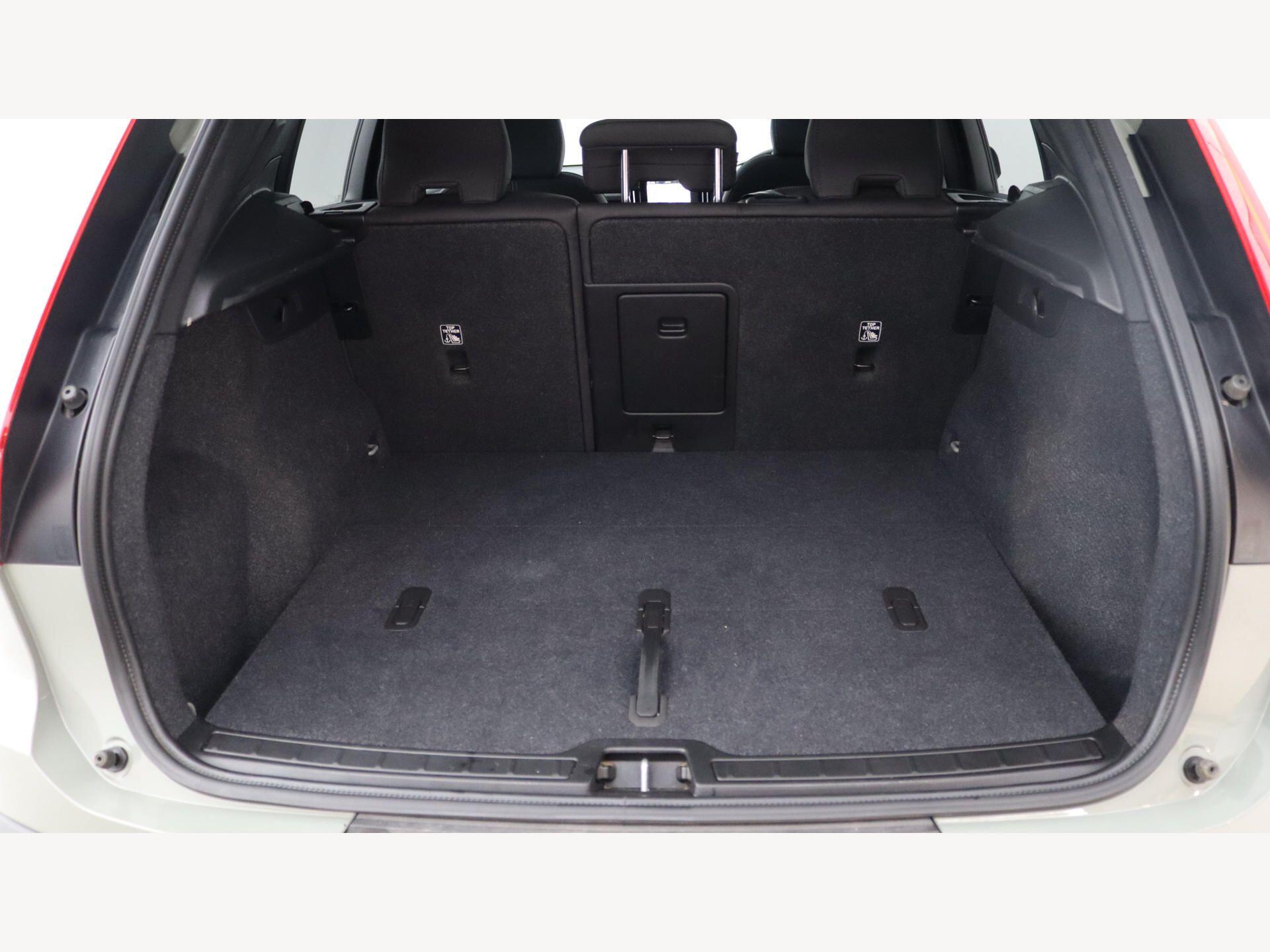 Volvo XC40 view 16