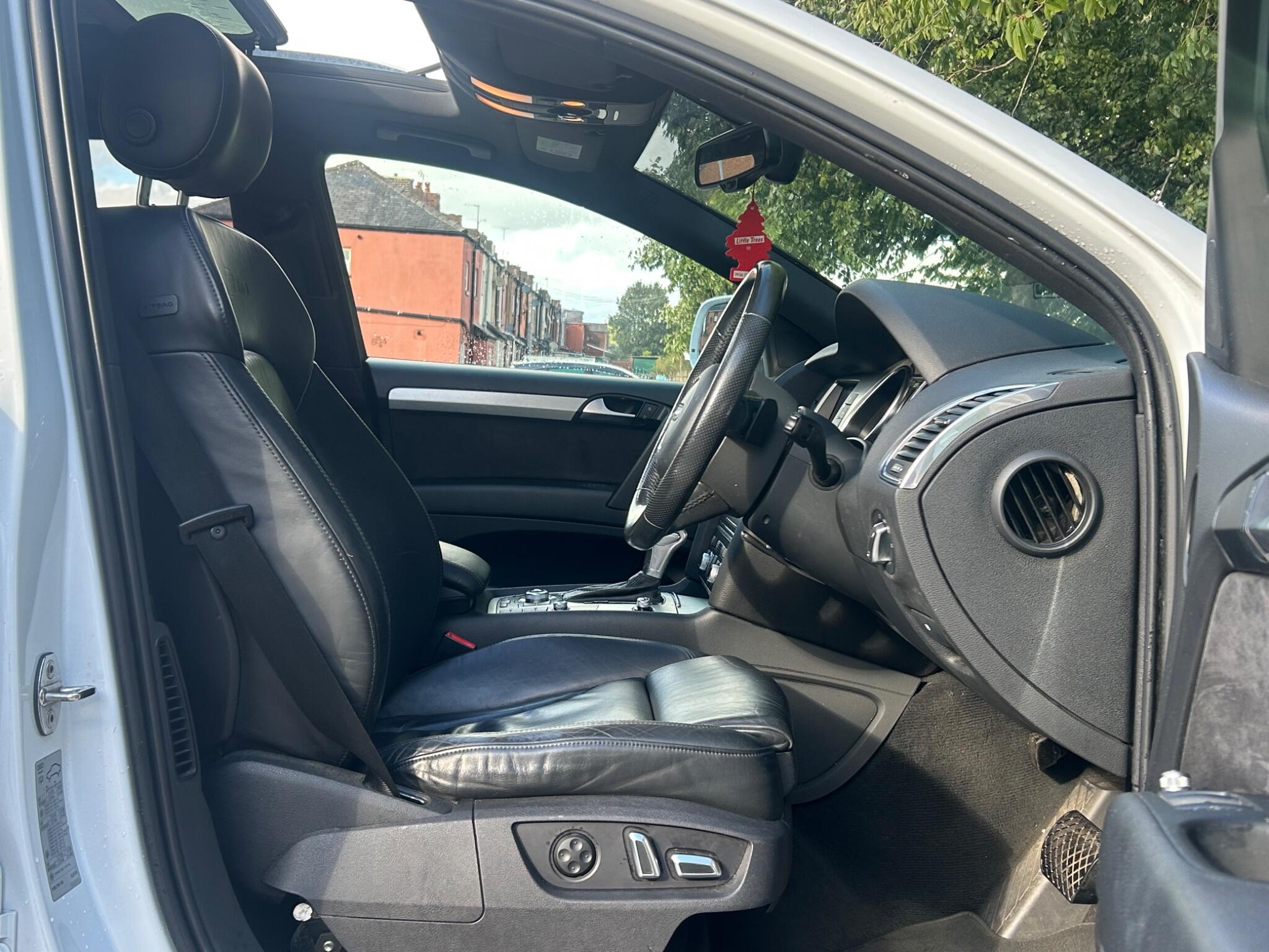 Audi Q7 view 22