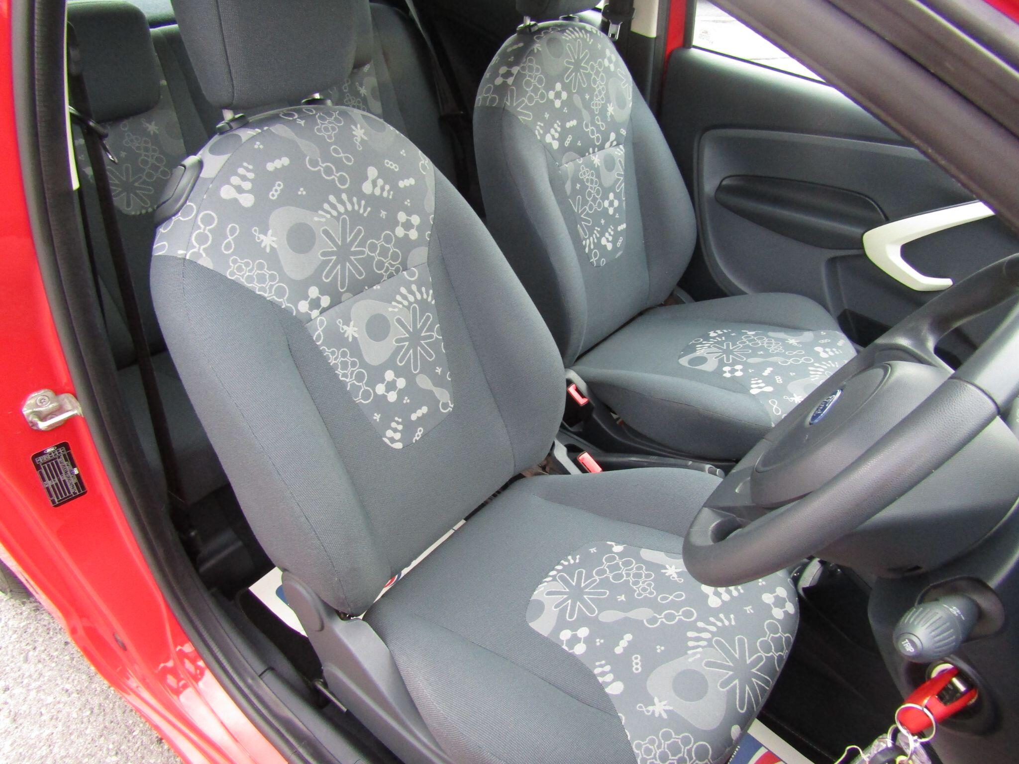Ford Edge view 13
