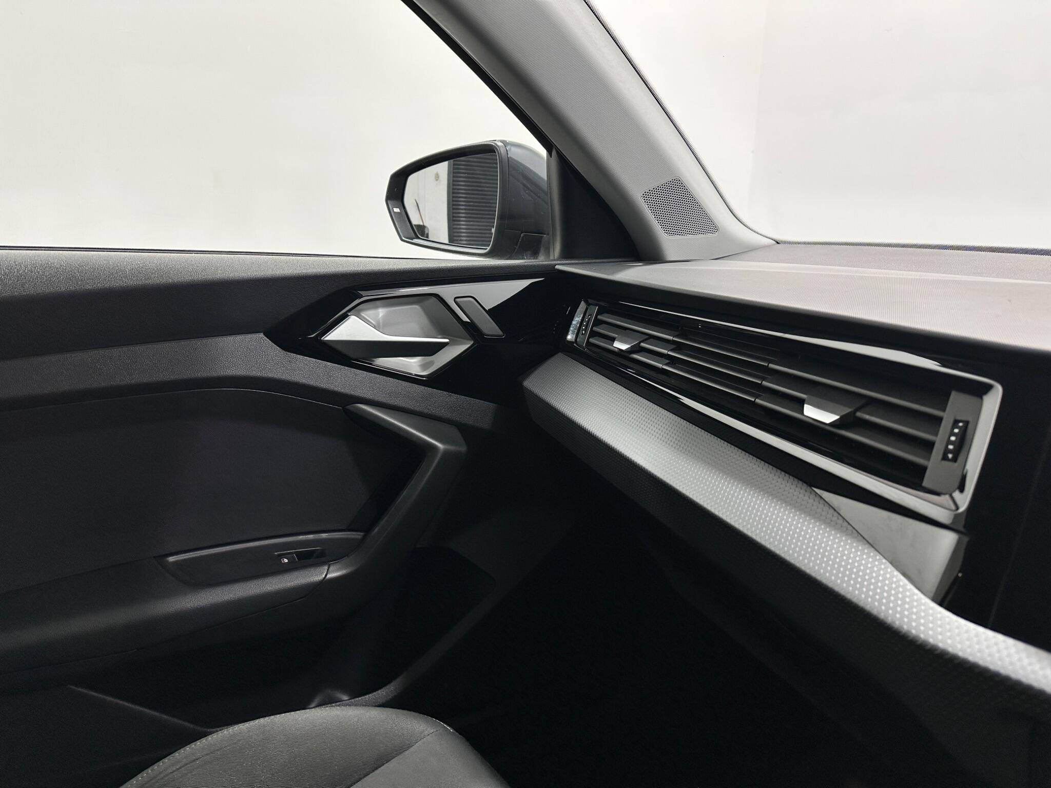 Audi A1 view 24