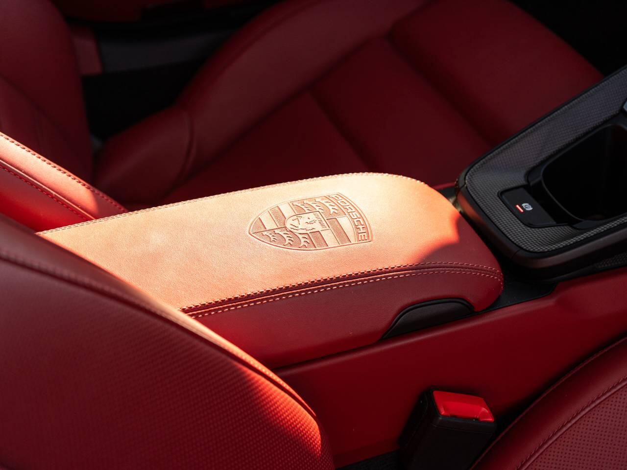 Porsche 911 view 35