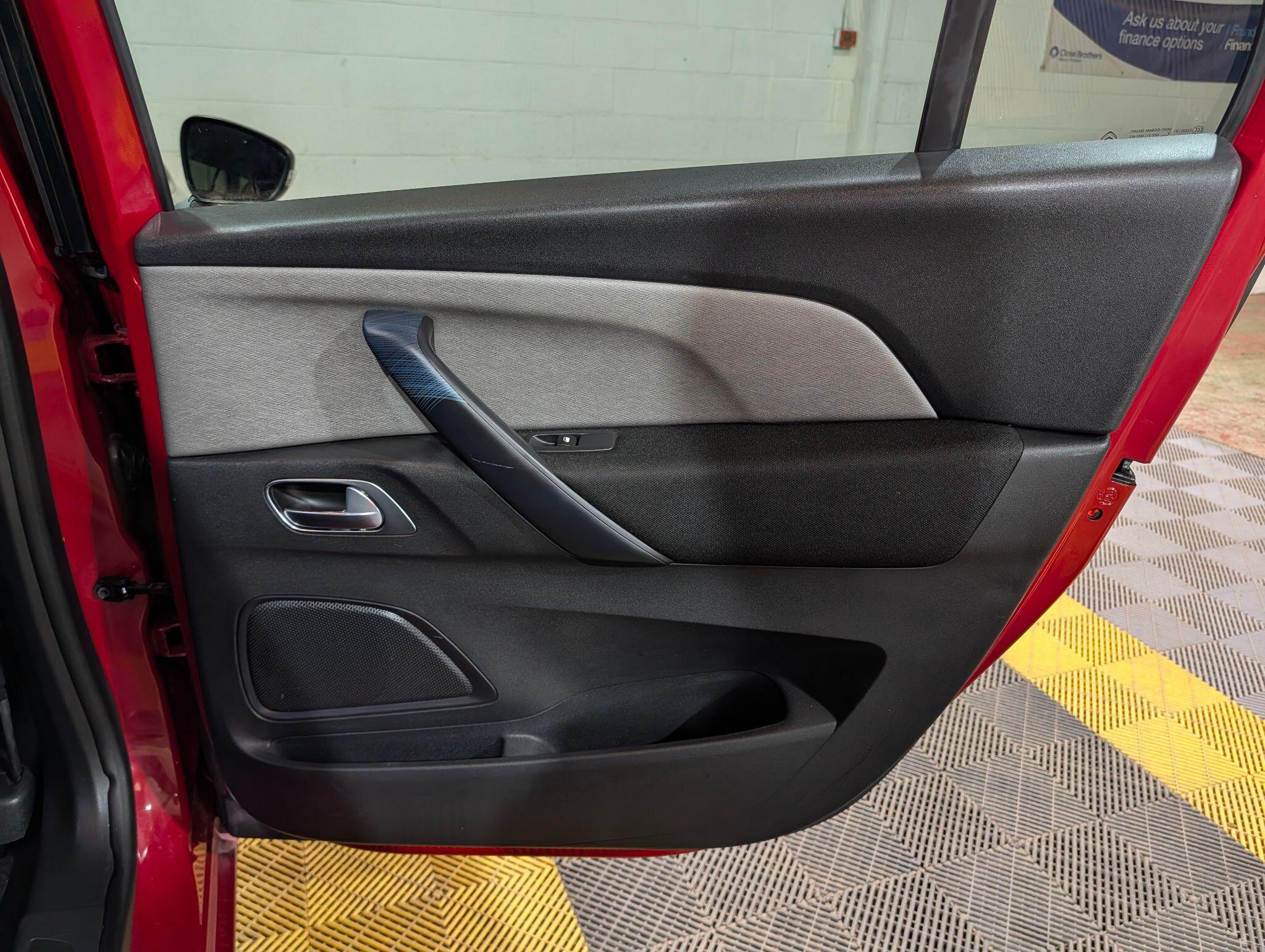 Citroen Grand C4 Picasso view 37