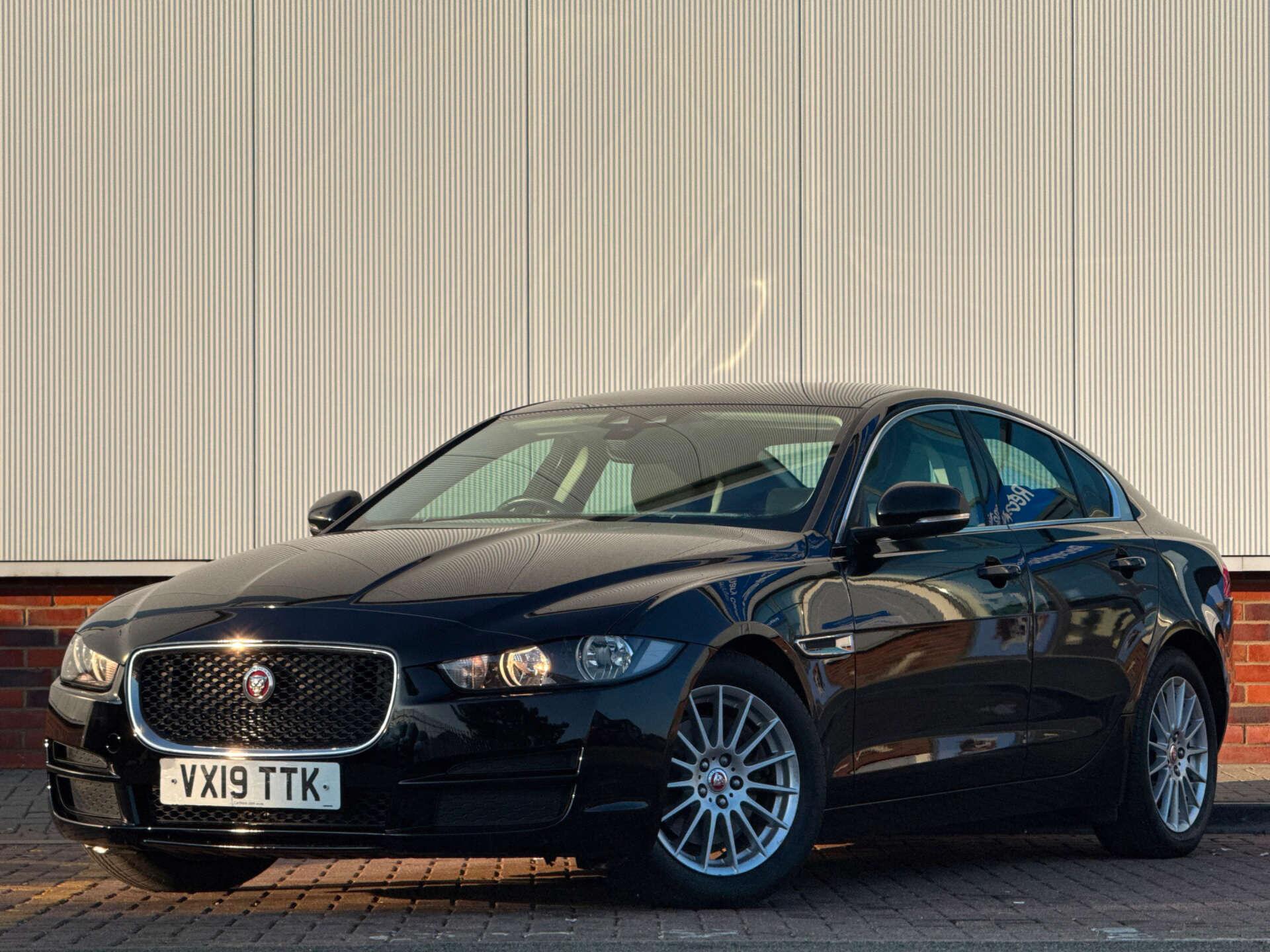 Jaguar Xe view 3