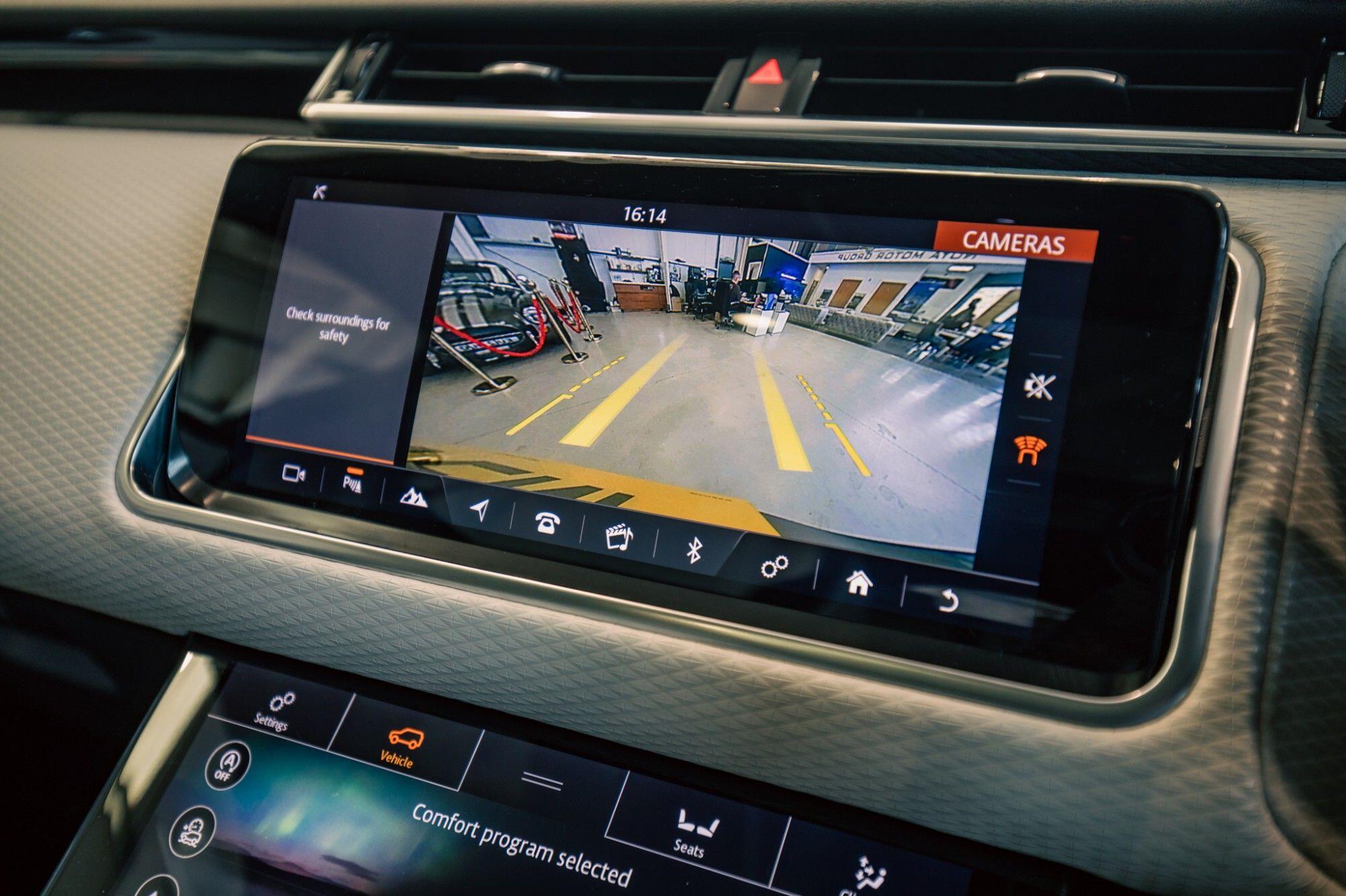 Land Rover Range Rover Velar view 17