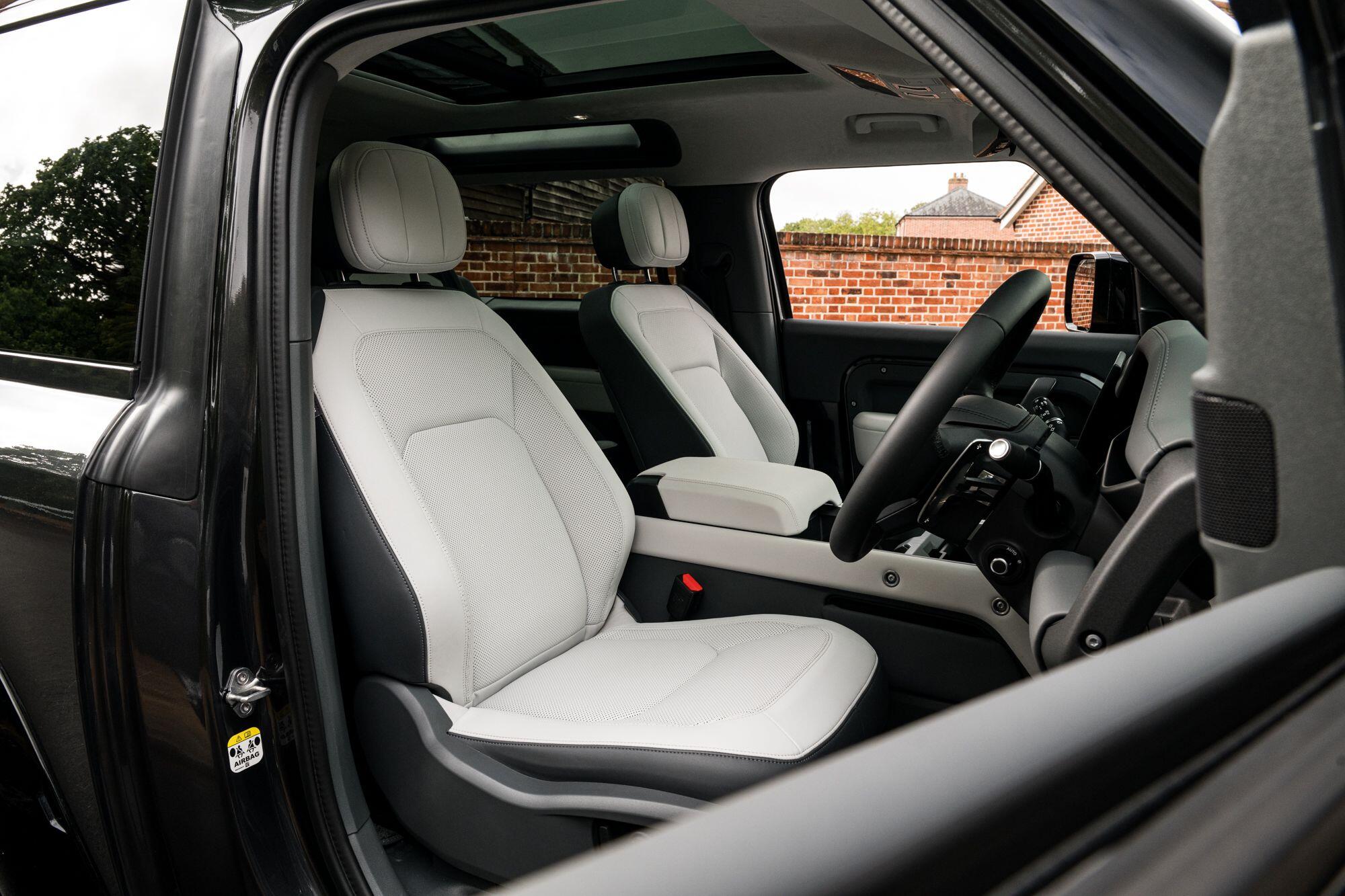 Land Rover Defender 90 view 43