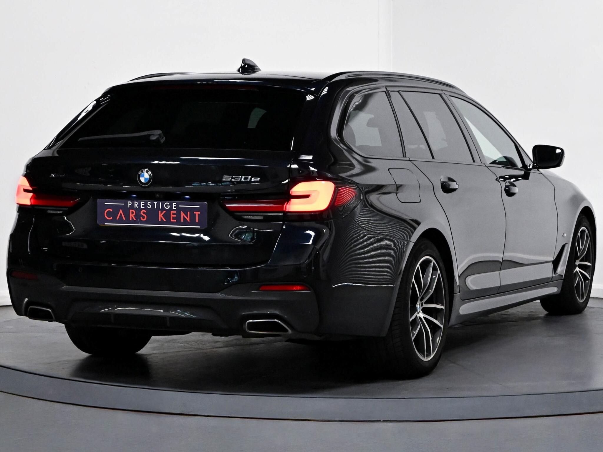 BMW 5 Series view 23