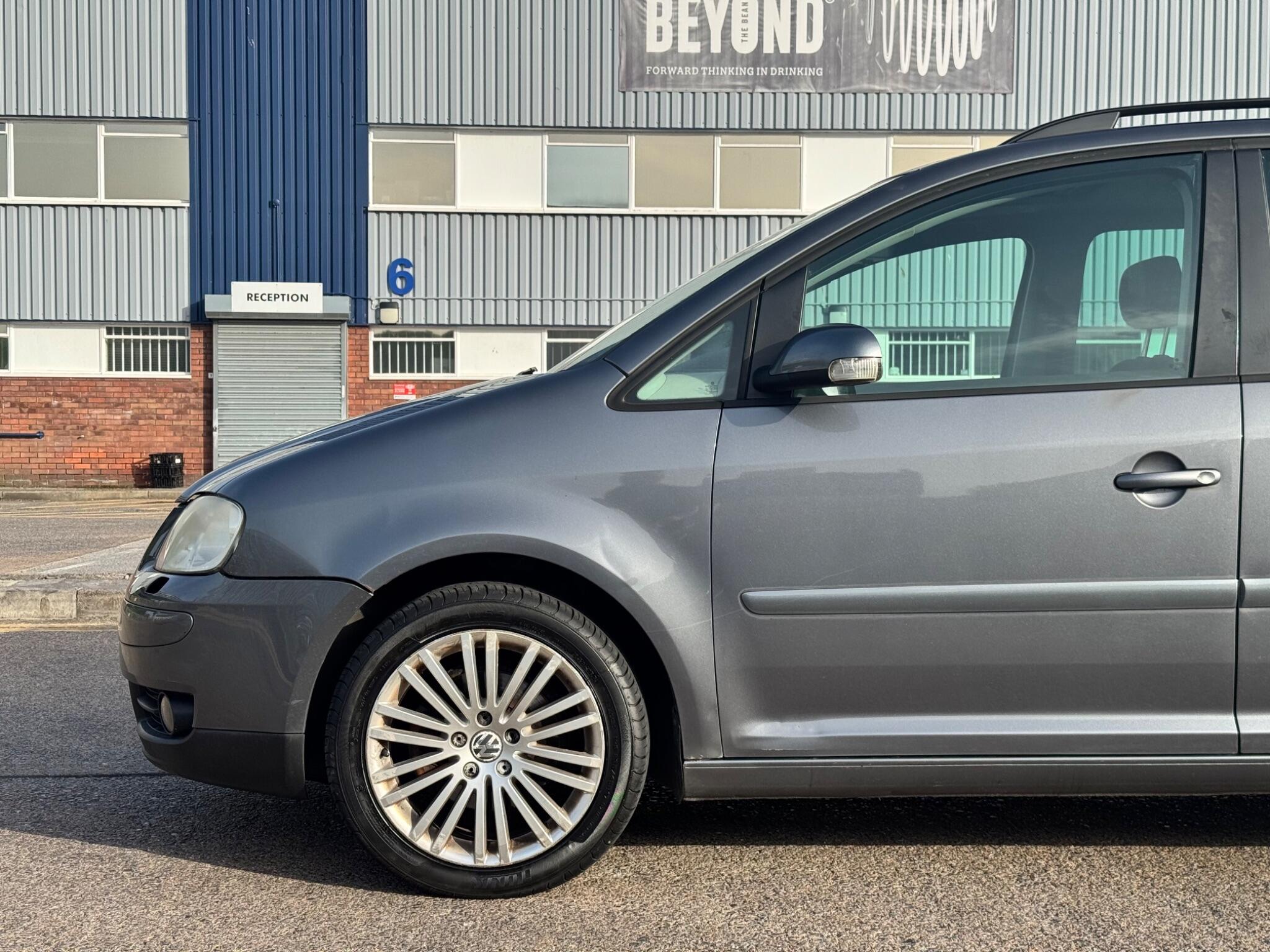 Volkswagen Touran view 44