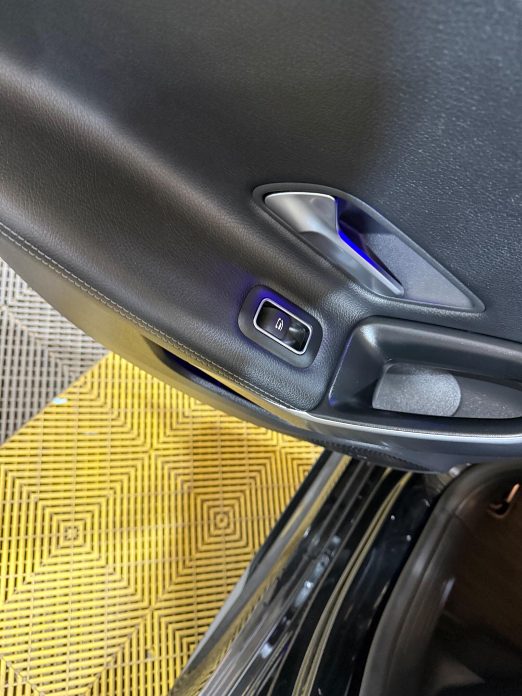 Mercedes-Benz Cla view 70