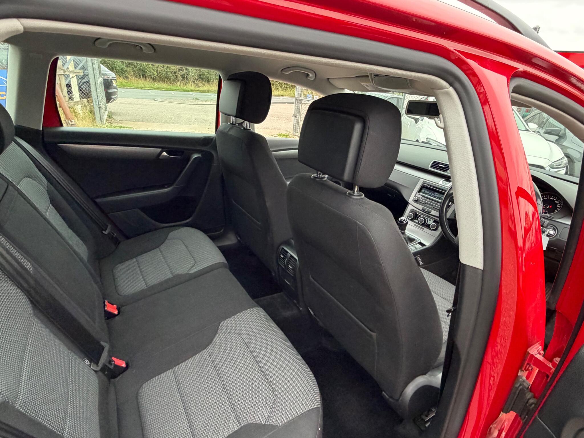 Volkswagen Passat view 10