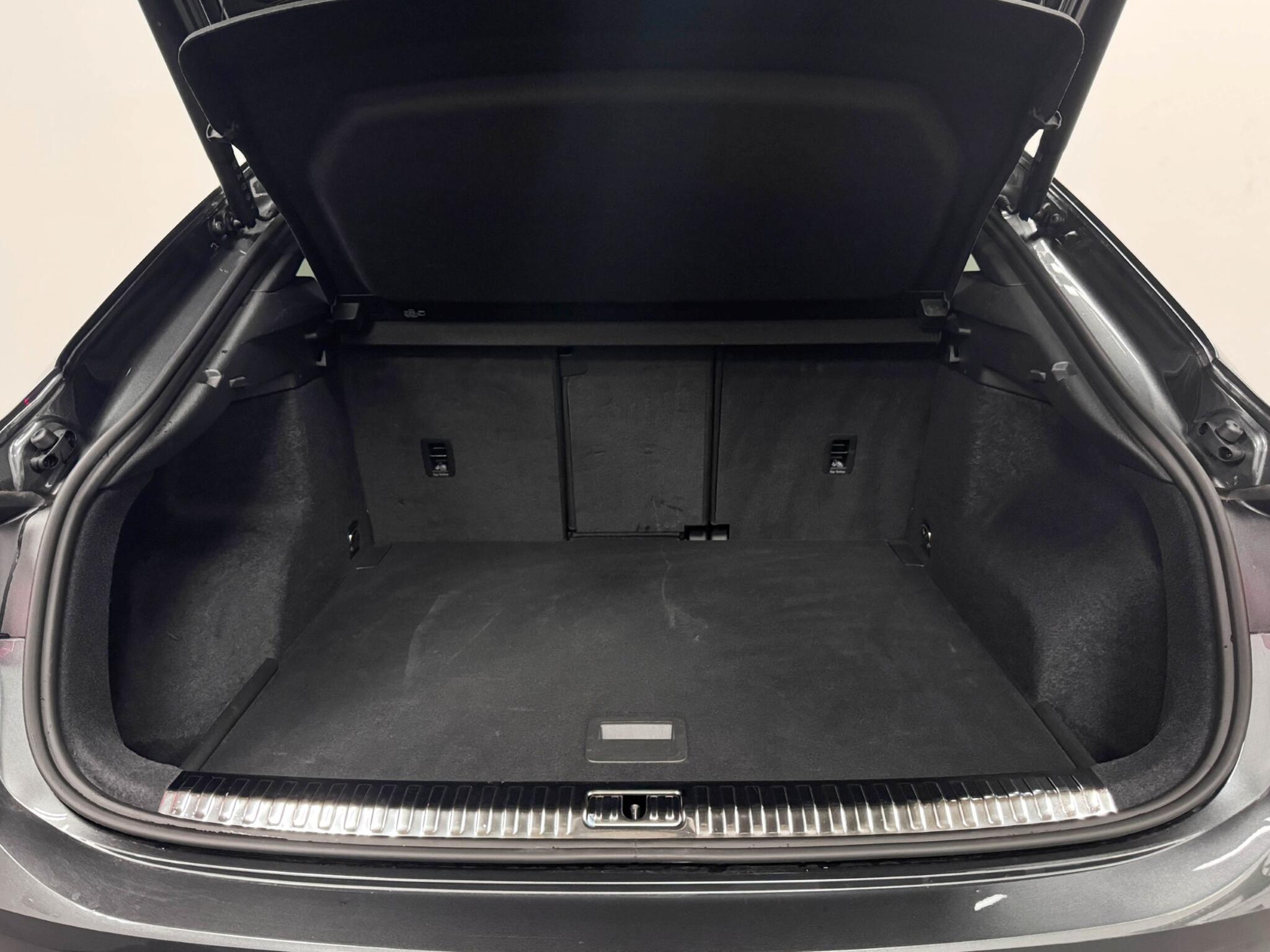 Audi Q3 view 7