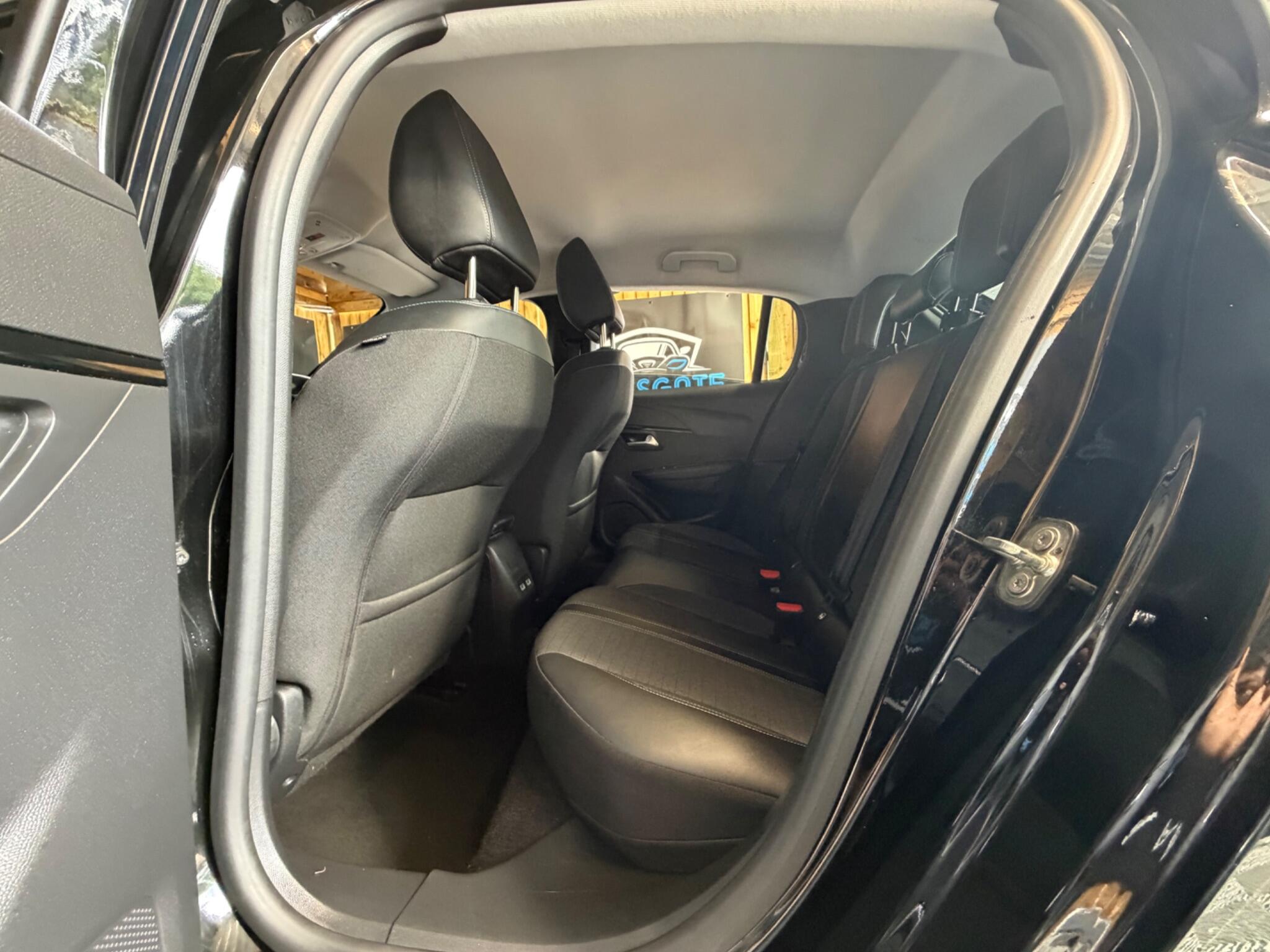 Peugeot 208 view 25