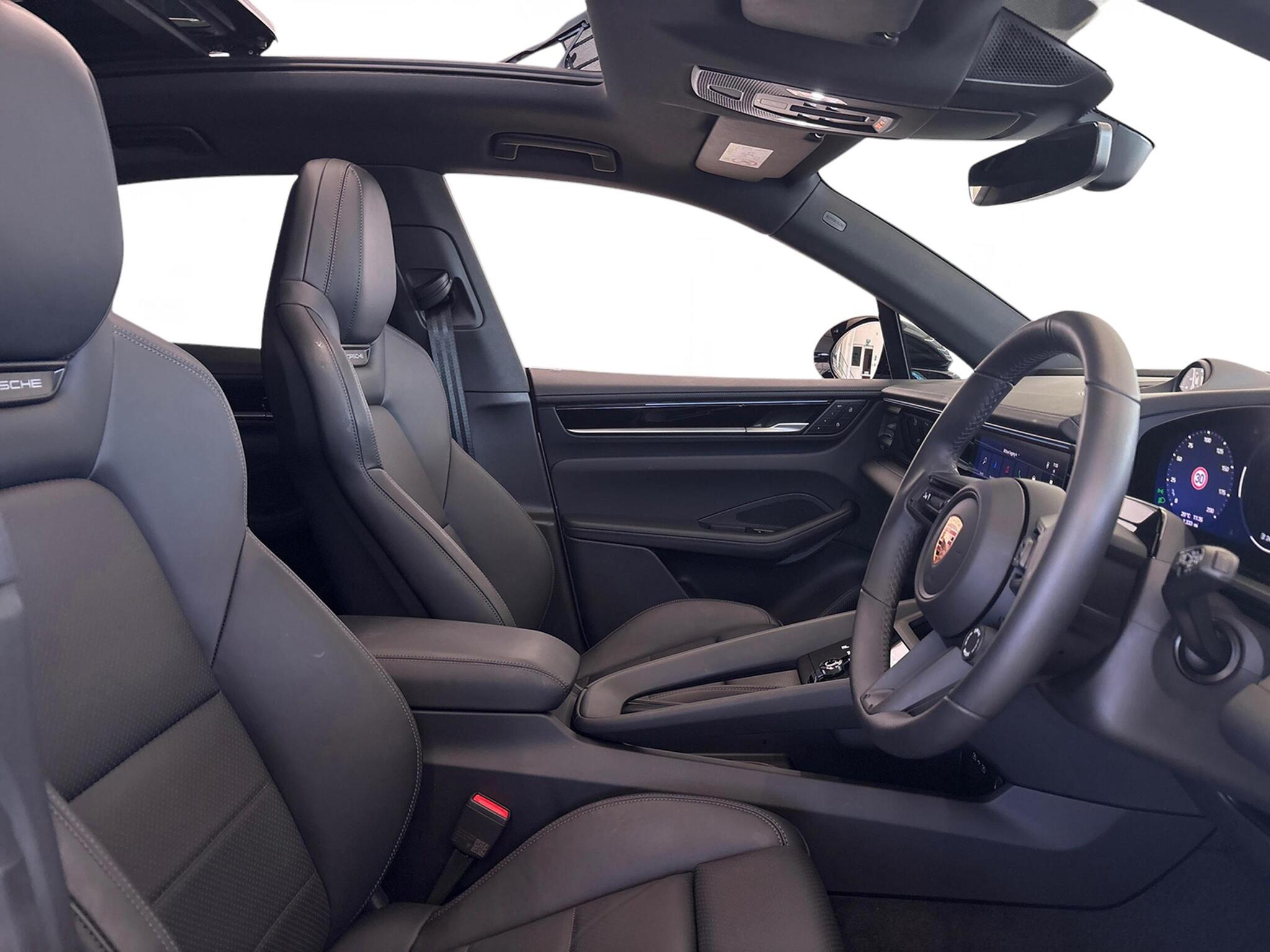 Porsche Macan view 11