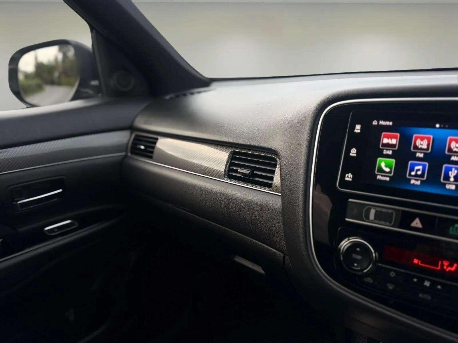 Mitsubishi Outlander view 28