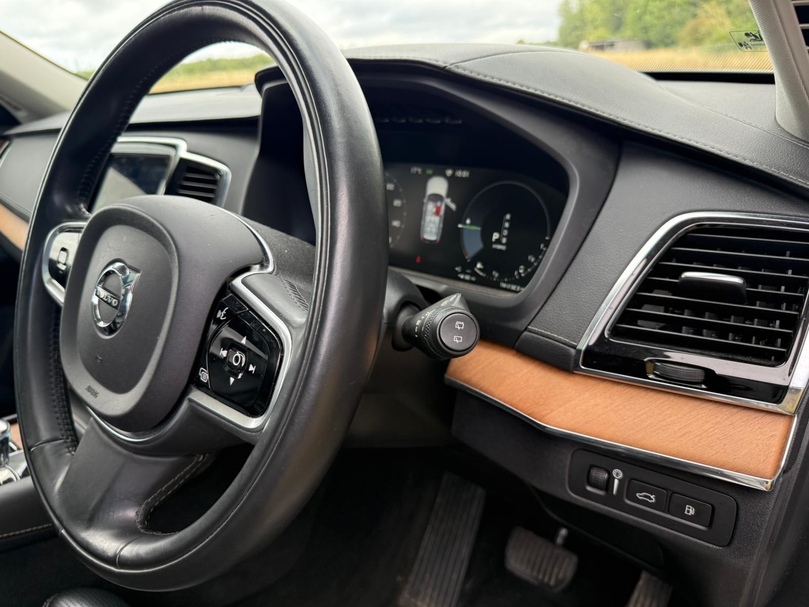 Volvo XC90 view 25