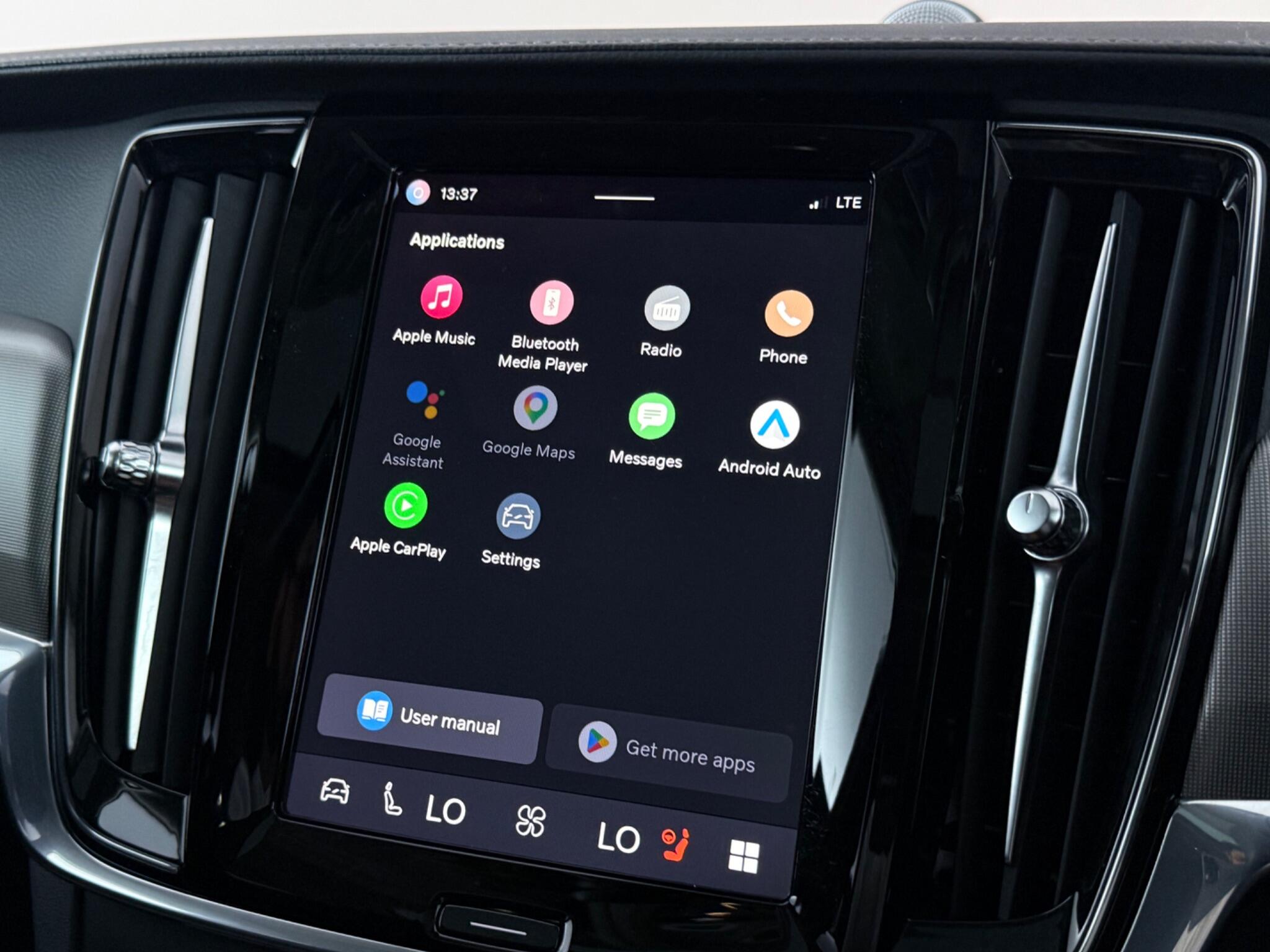Volvo S90 view 29