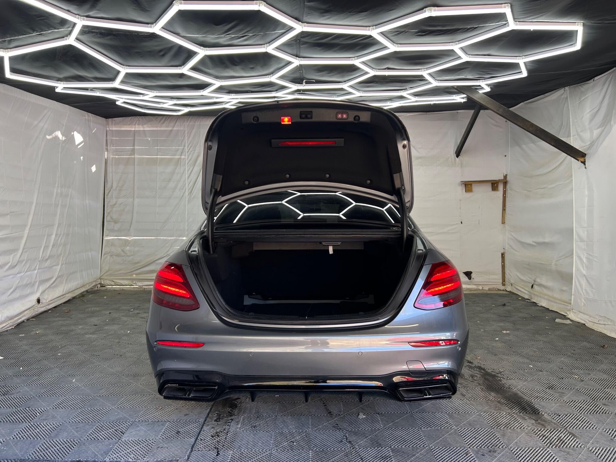 Mercedes-Benz E Class view 40