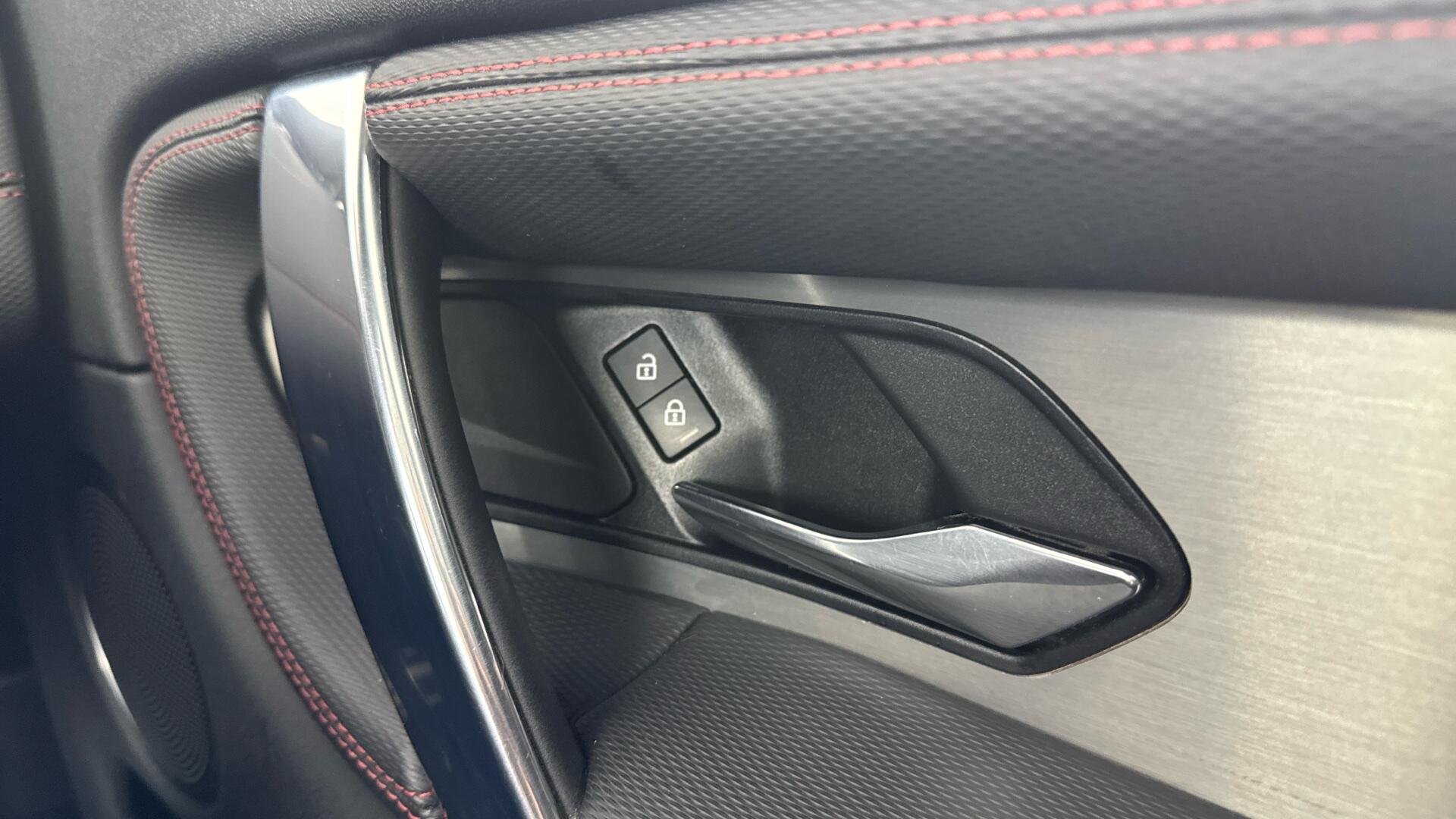 Land Rover Discovery Sport view 48